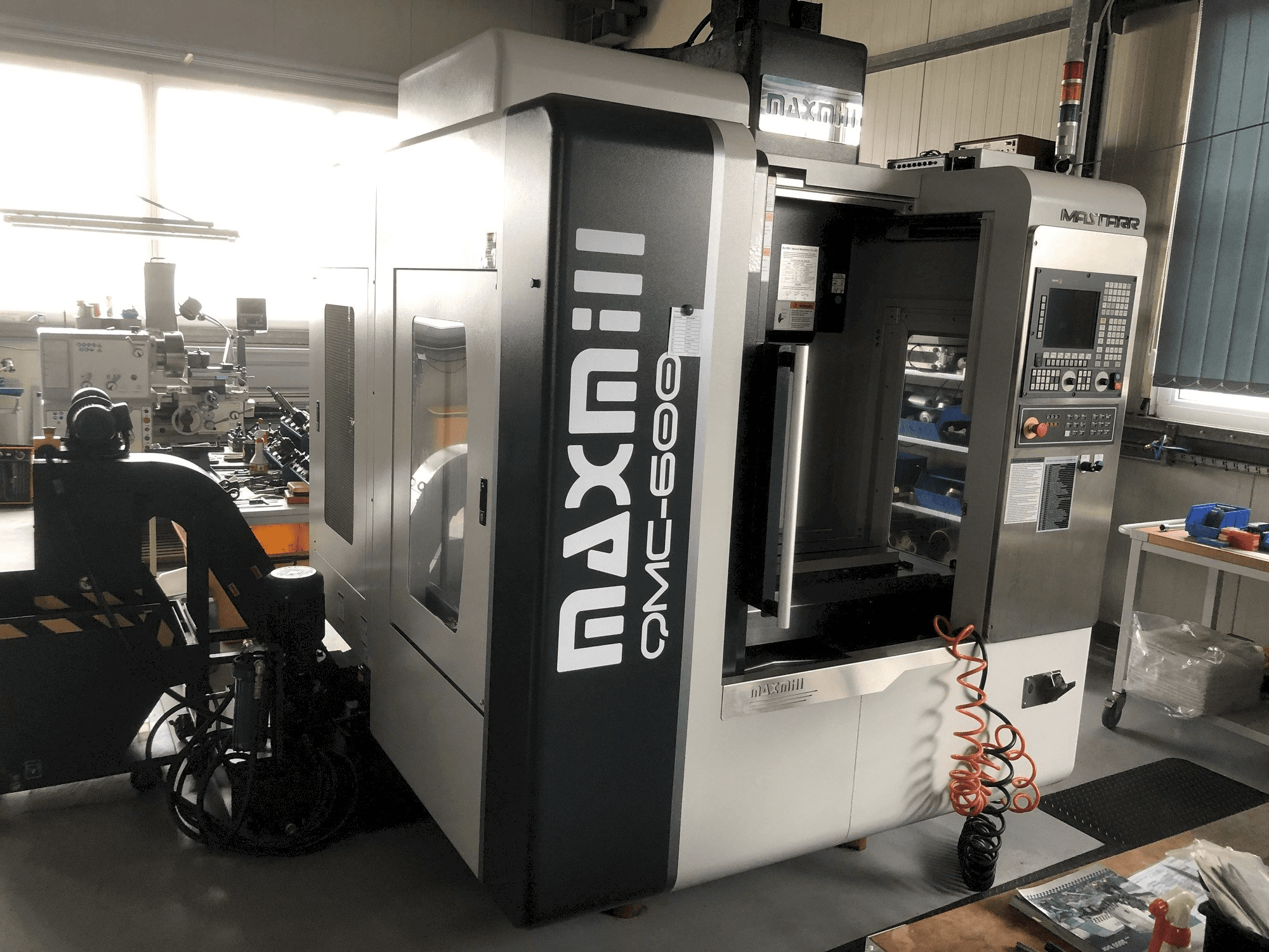 Вид станка MAXMILL QMC-600 спереди