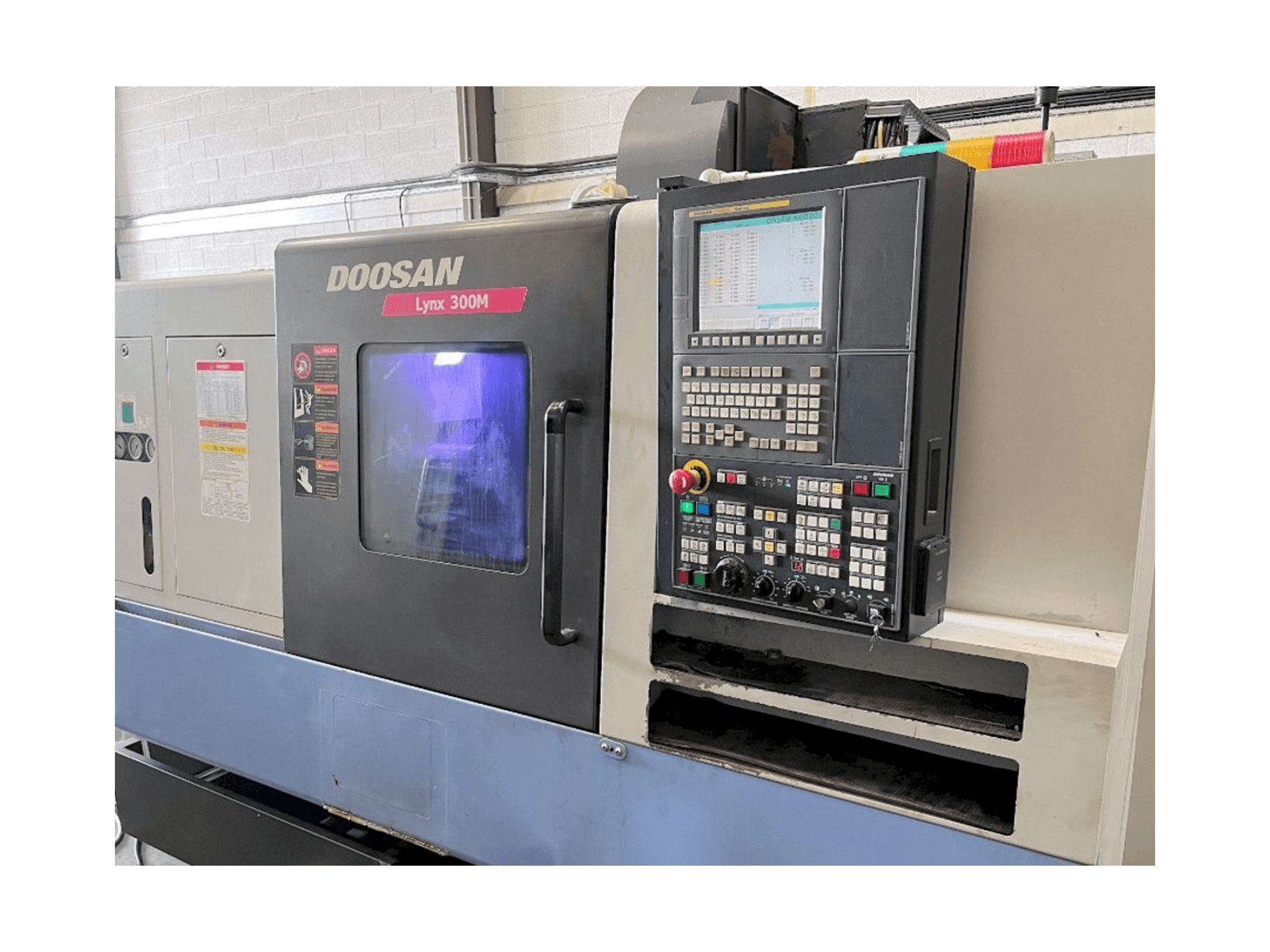 Вид станка Doosan Lynx 300M спереди