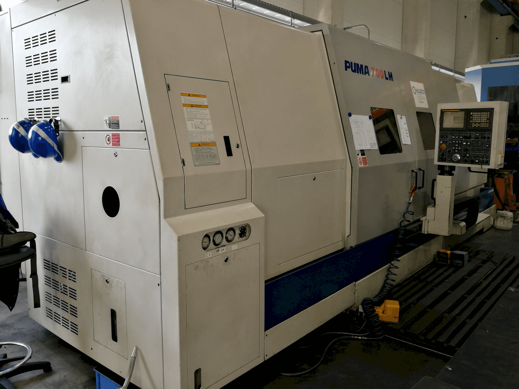 Left view of Doosan Puma 700 LM Machine