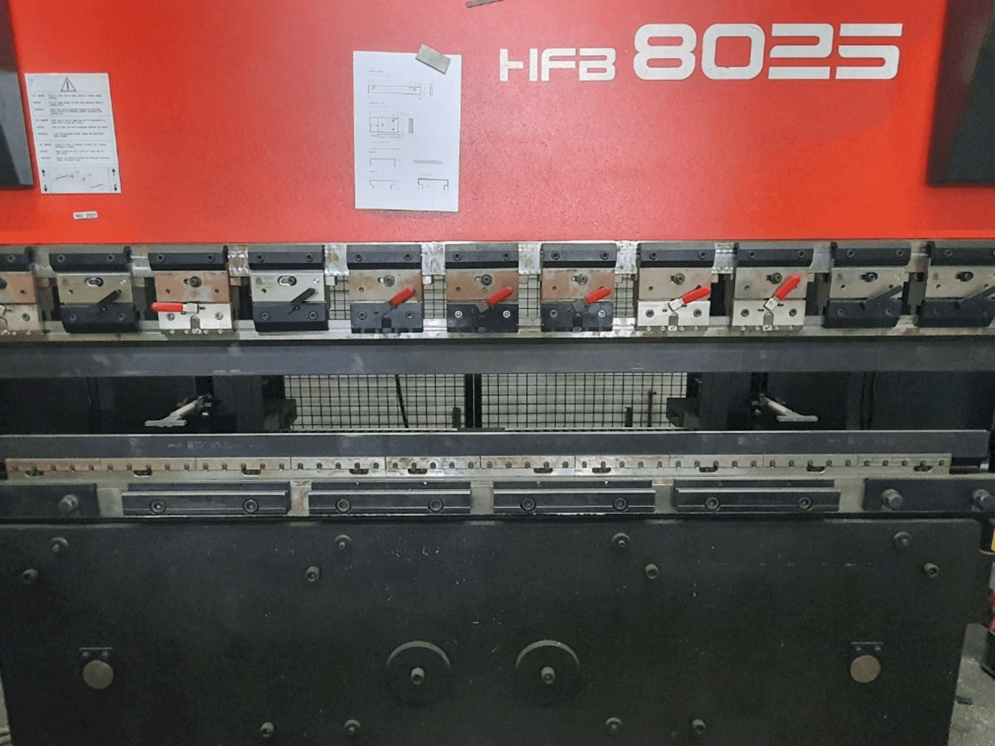 Вид станка AMADA HFBO 80-25 спереди