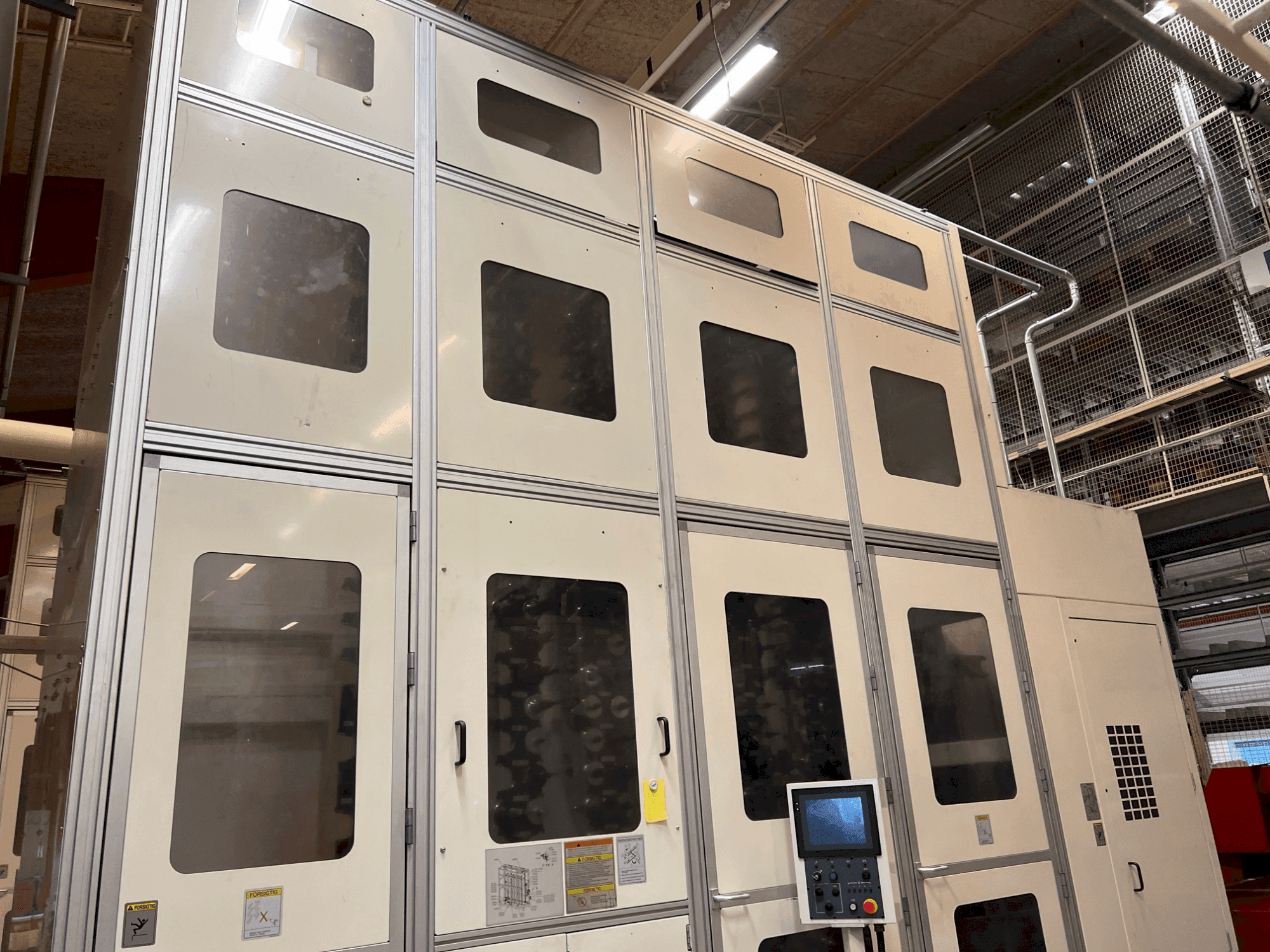 Вид станка Okuma MA-800H слева