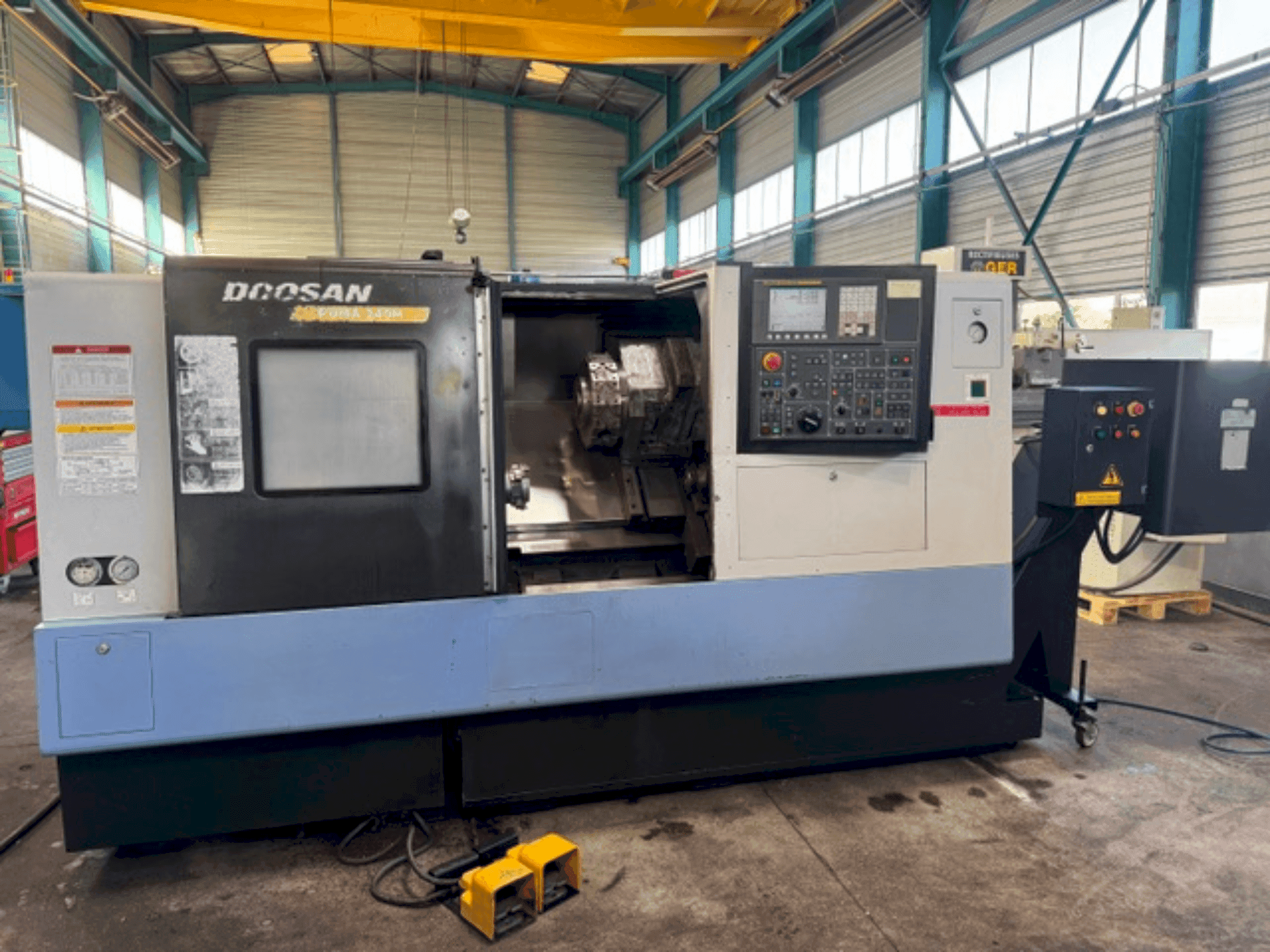 Вид станка DOOSAN PUMA 240MB спереди