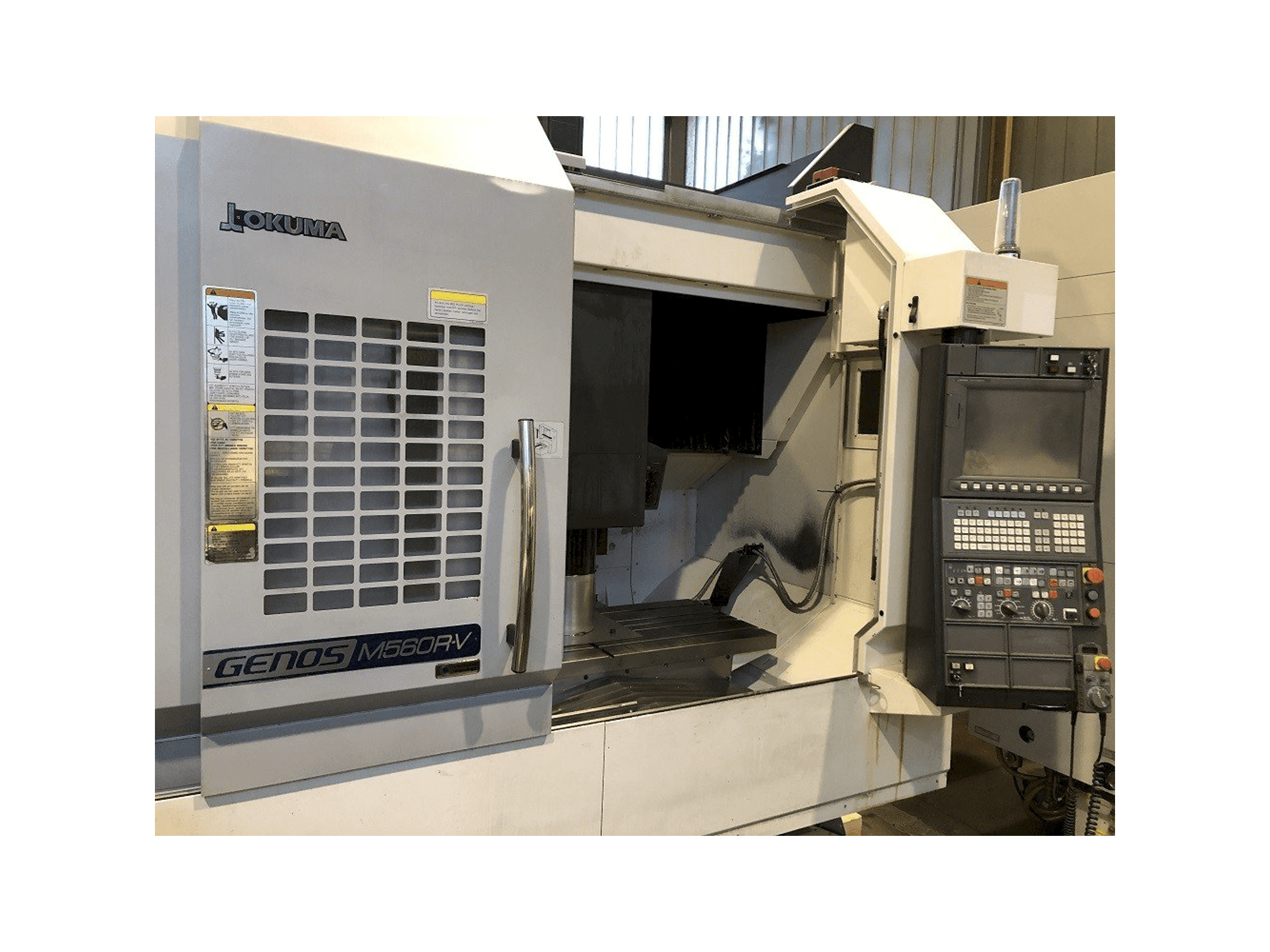 Вид станка Okuma Genos M560R-V спереди