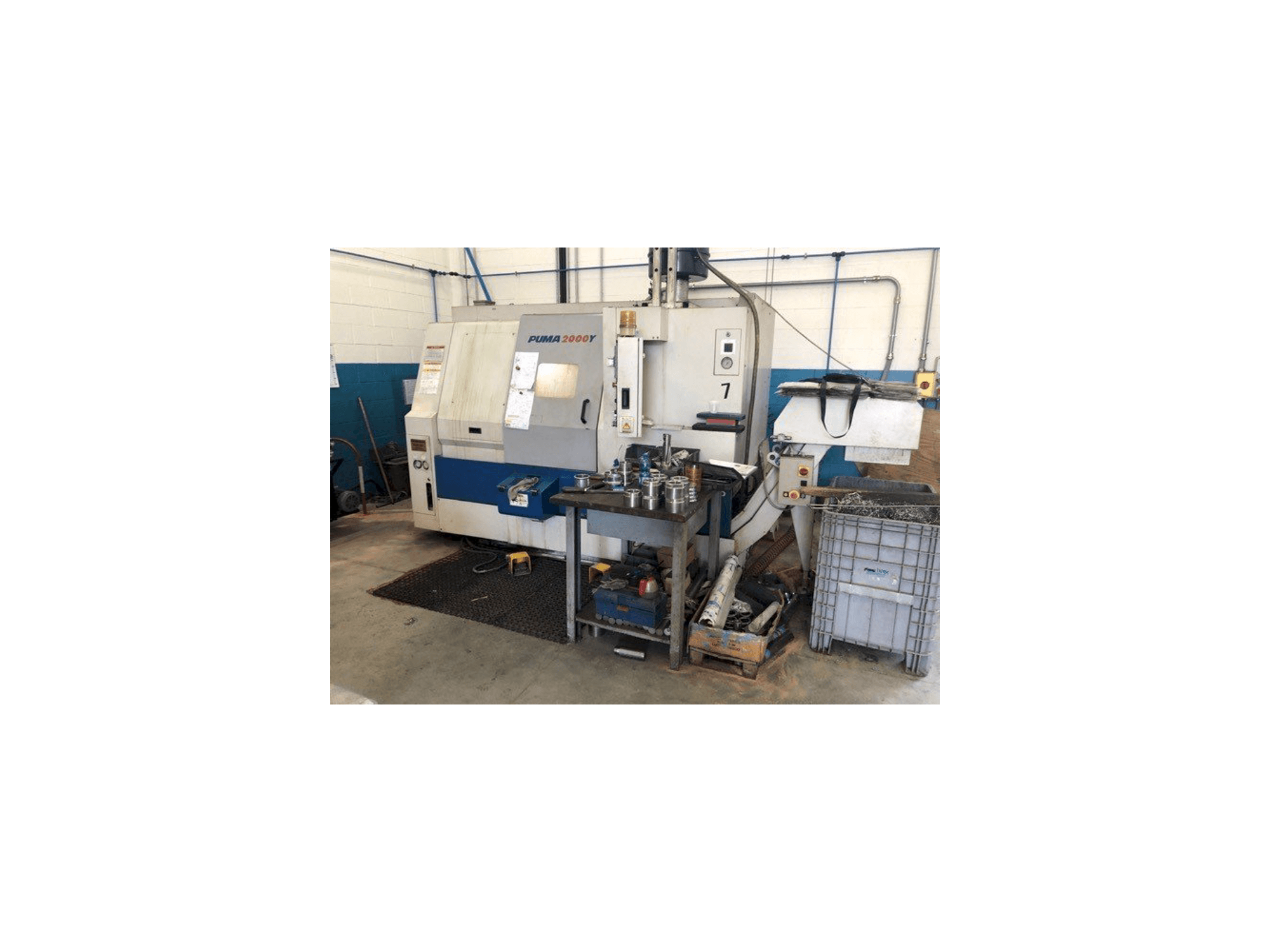 Front view of DAEWOO Puma 2000Y machine