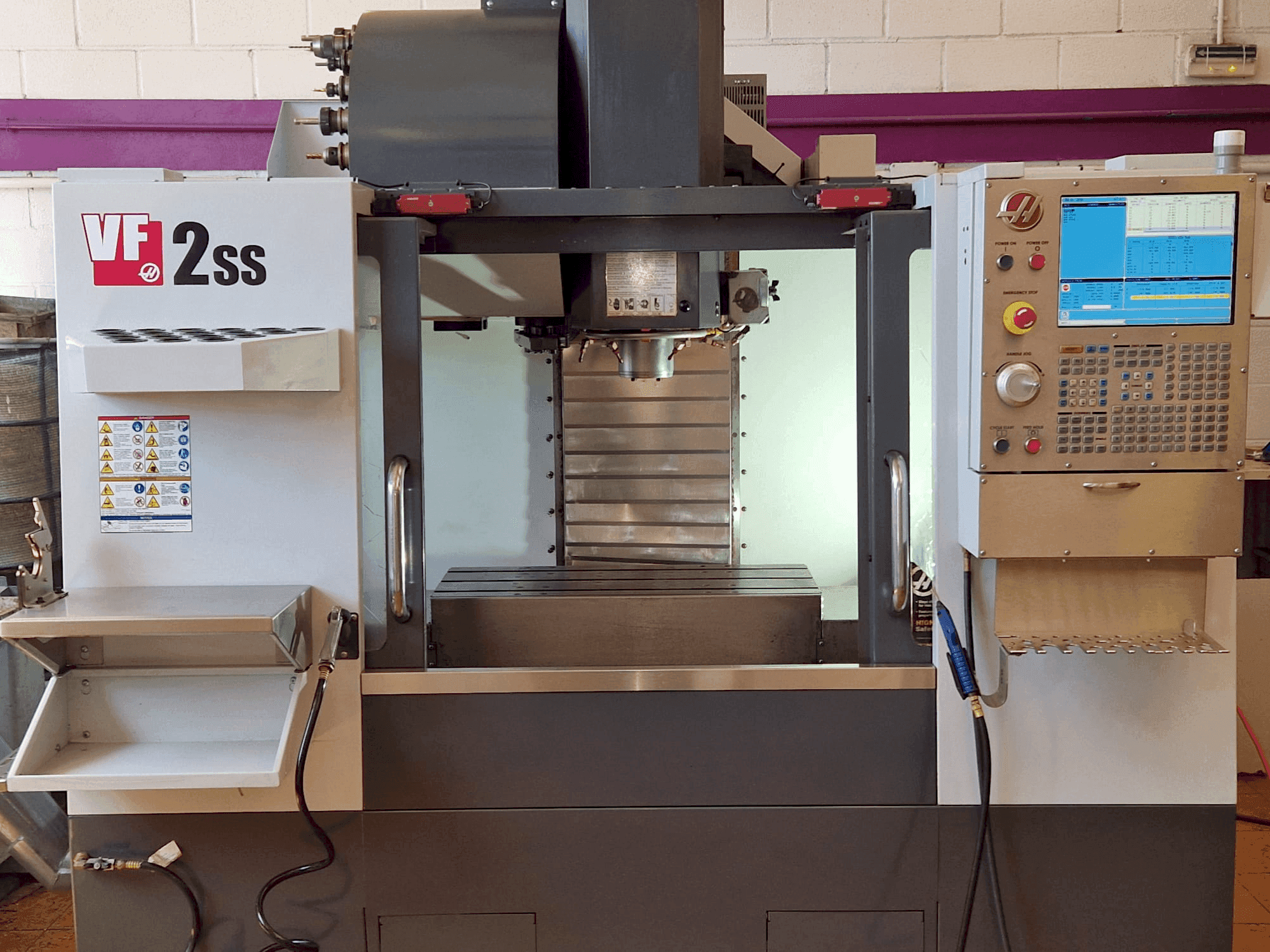 Вид станка HAAS VF-2SS спереди