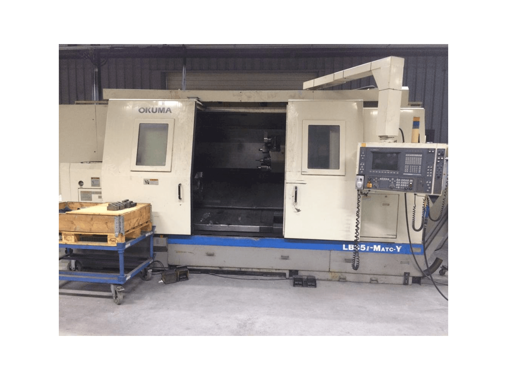 Вид станка Okuma LB35 II спереди