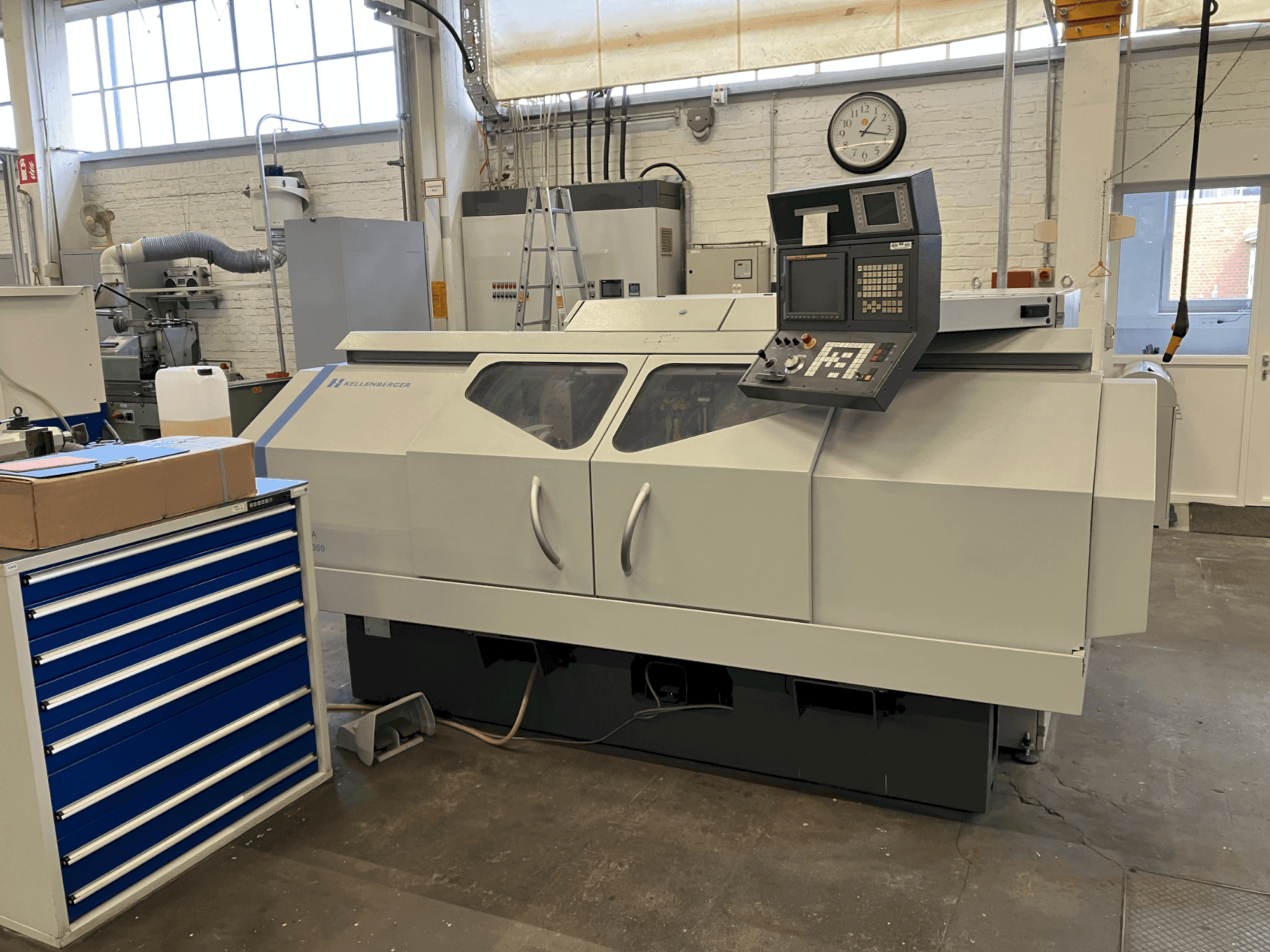 Вид станка KELLENBERGER KEL-VISTA UR1-2-3 175 спереди