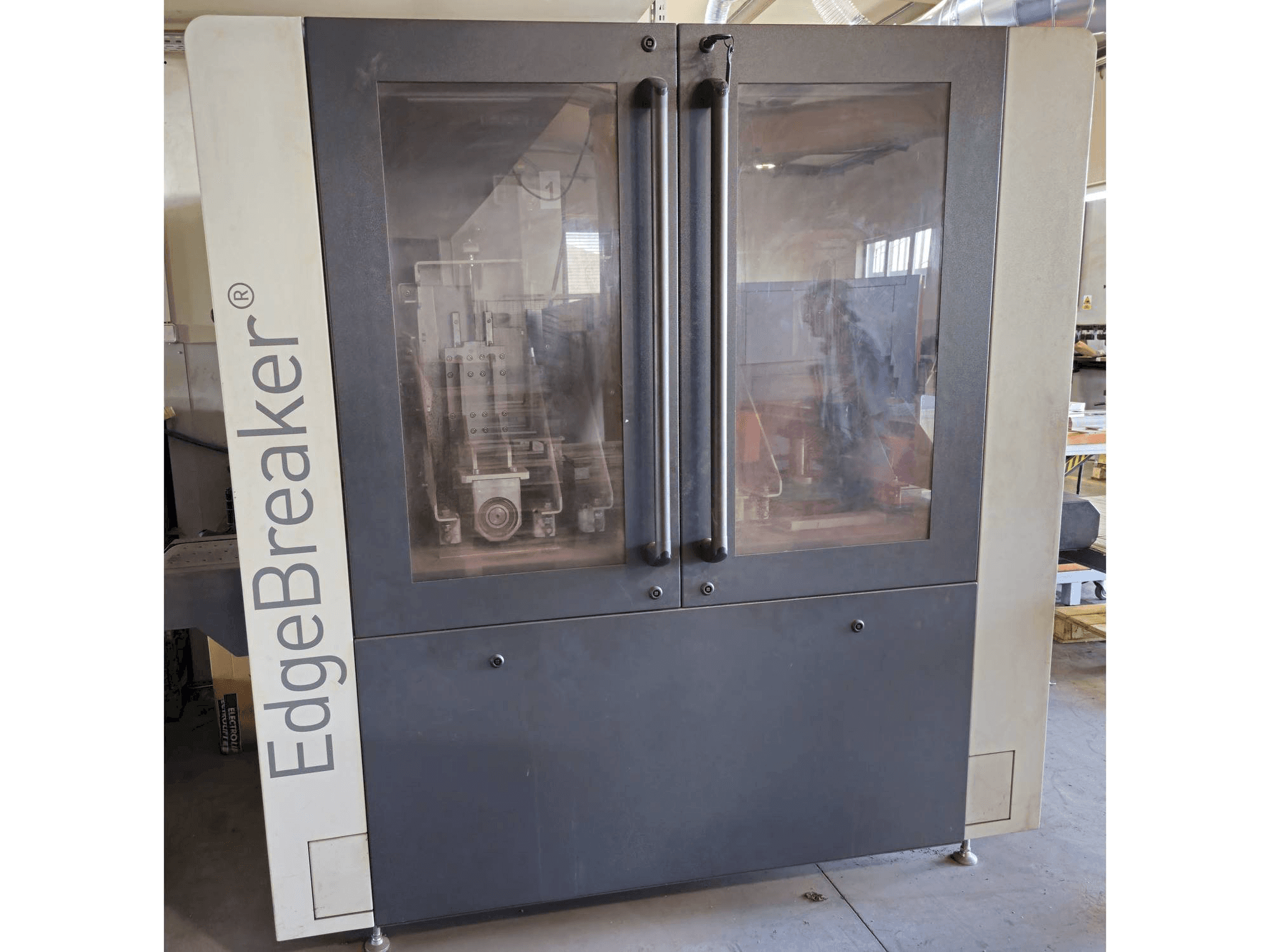 Вид станка ARKU EdgeBreaker 1000 спереди