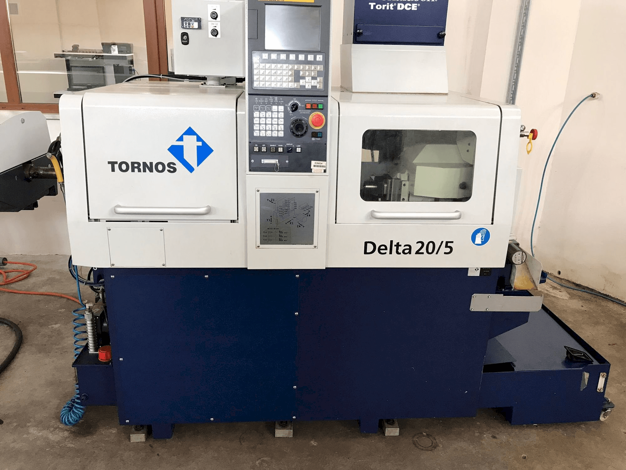 Вид станка Tornos Delta 20/5 спереди