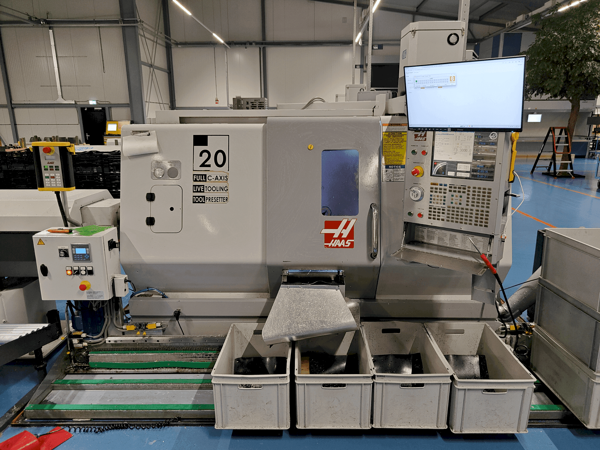 Вид станка HAAS SL-20HE (2006) спереди