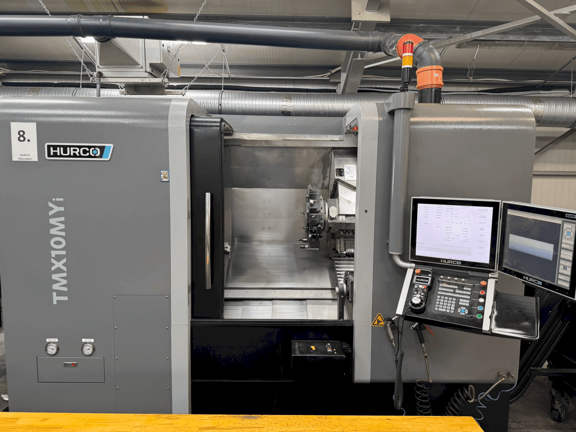 Вид станка Hurco TMX 10 MYi спереди