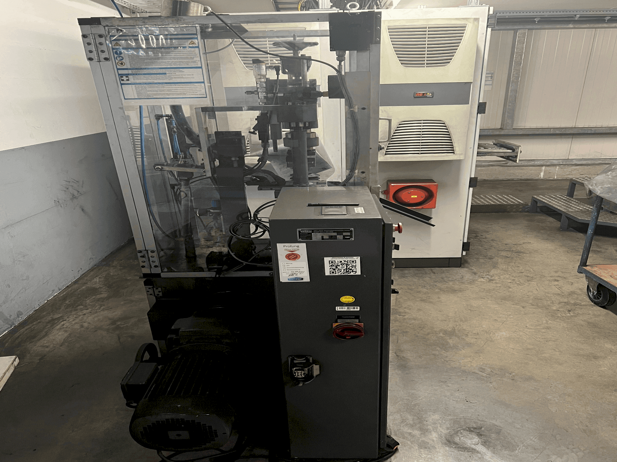 Вид станка KOMAGE K 6 Mechanical Powder Press спереди