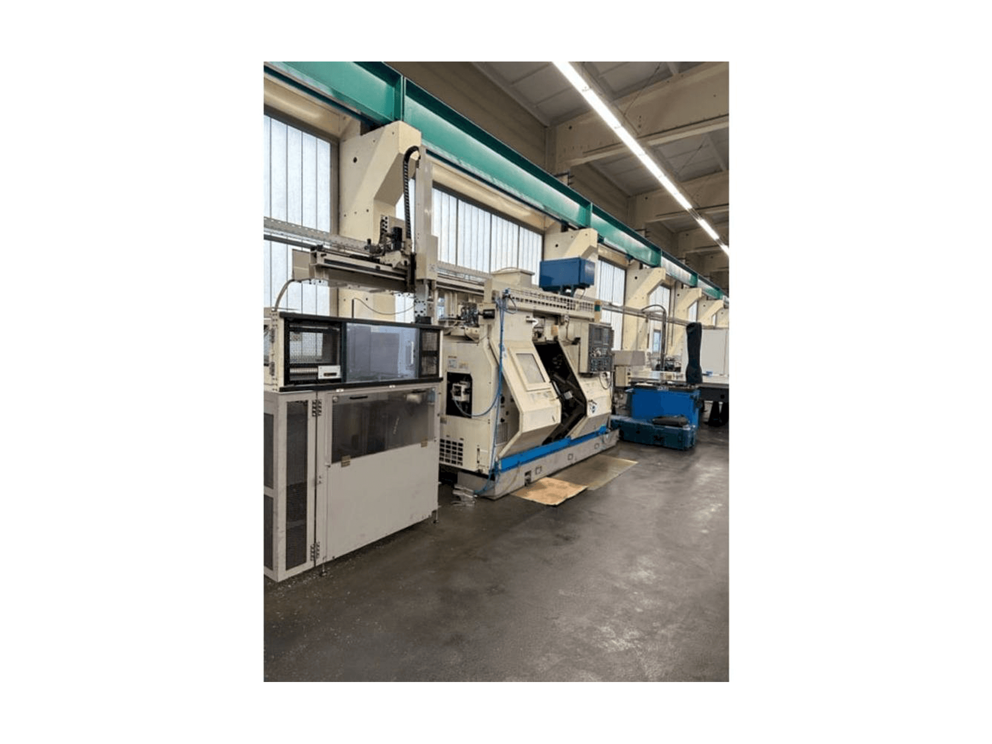 Вид станка Okuma LT10 спереди