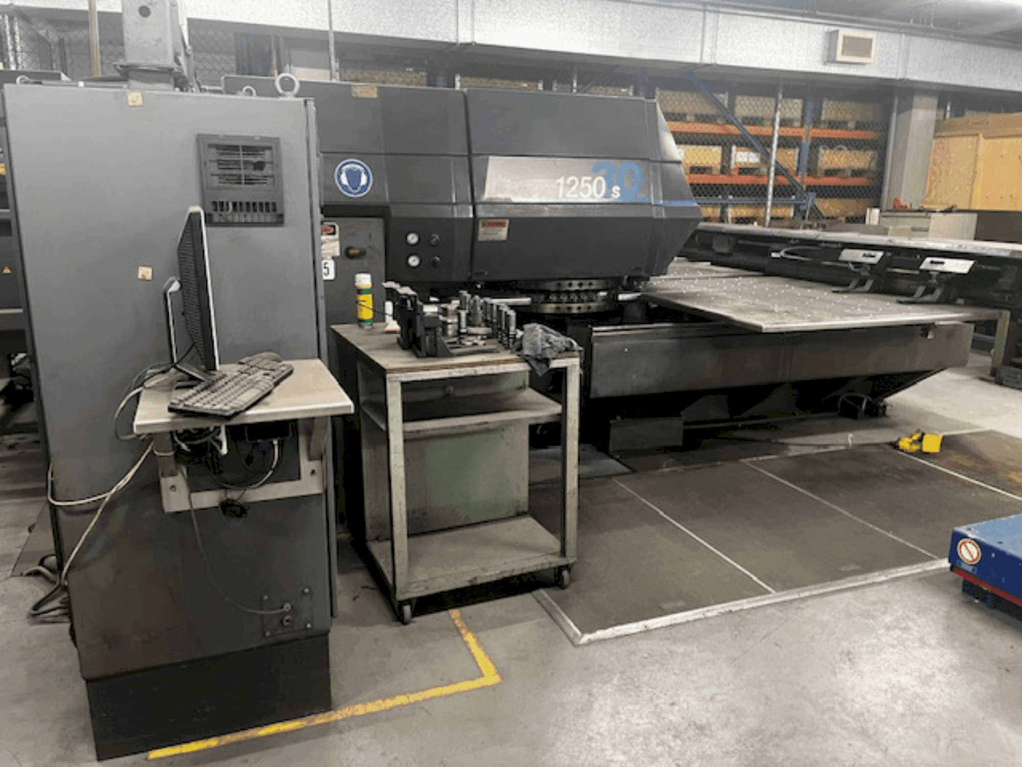 Вид станка STRIPPIT 1250SL/30 спереди