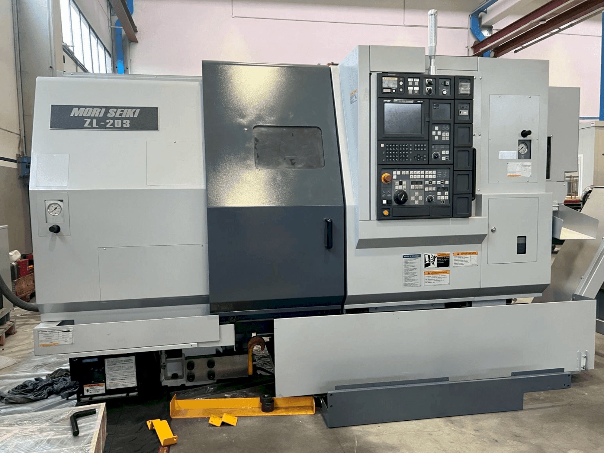 Вид станка MORI SEIKI ZL-203SMC спереди