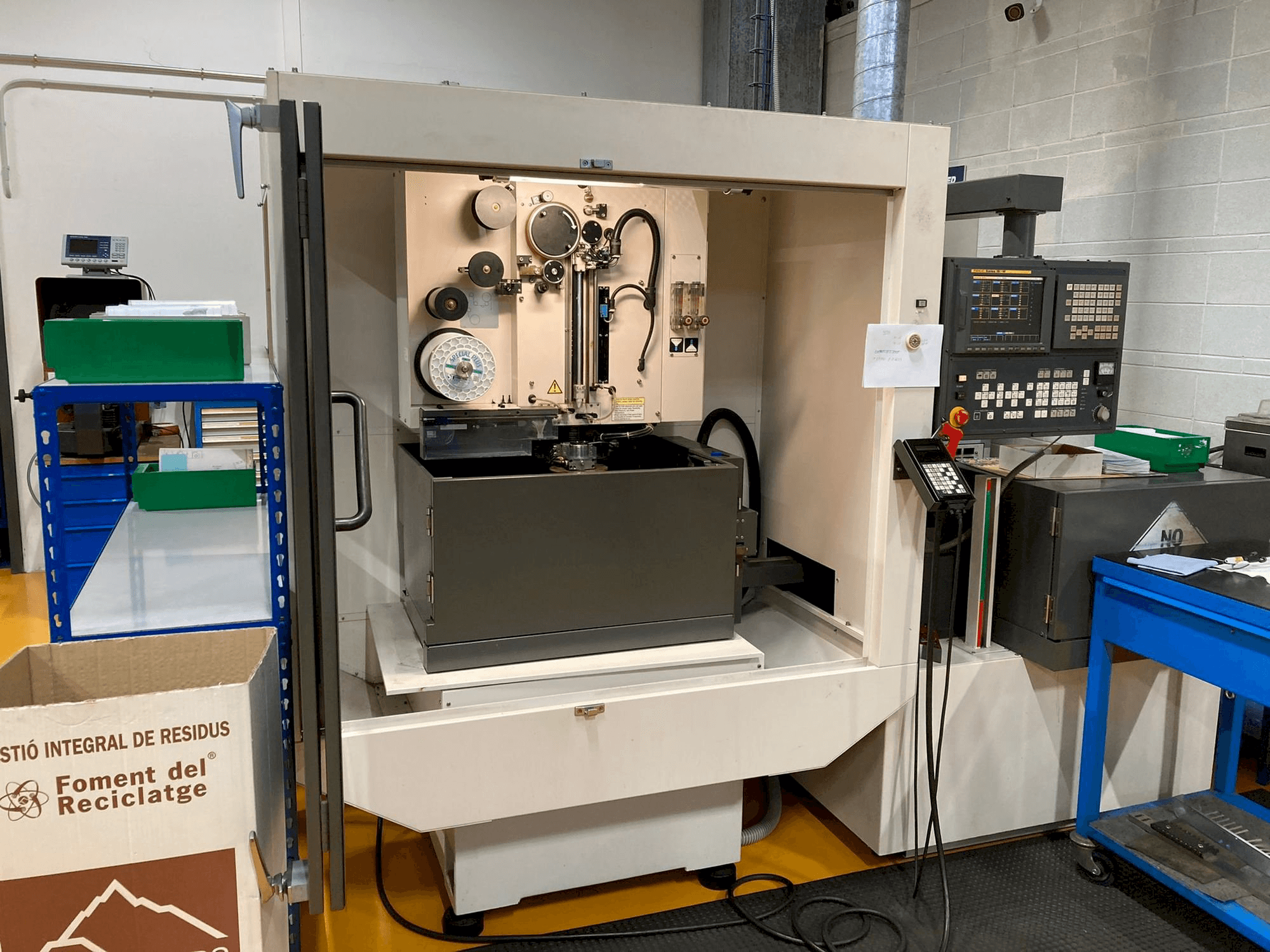 Вид станка FANUC Robocut Alpha-0iA спереди