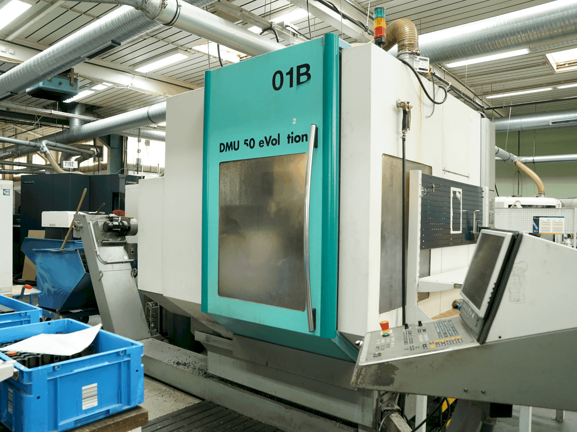 Вид станка DECKEL MAHO DMU 50 Evolution (2000) спереди