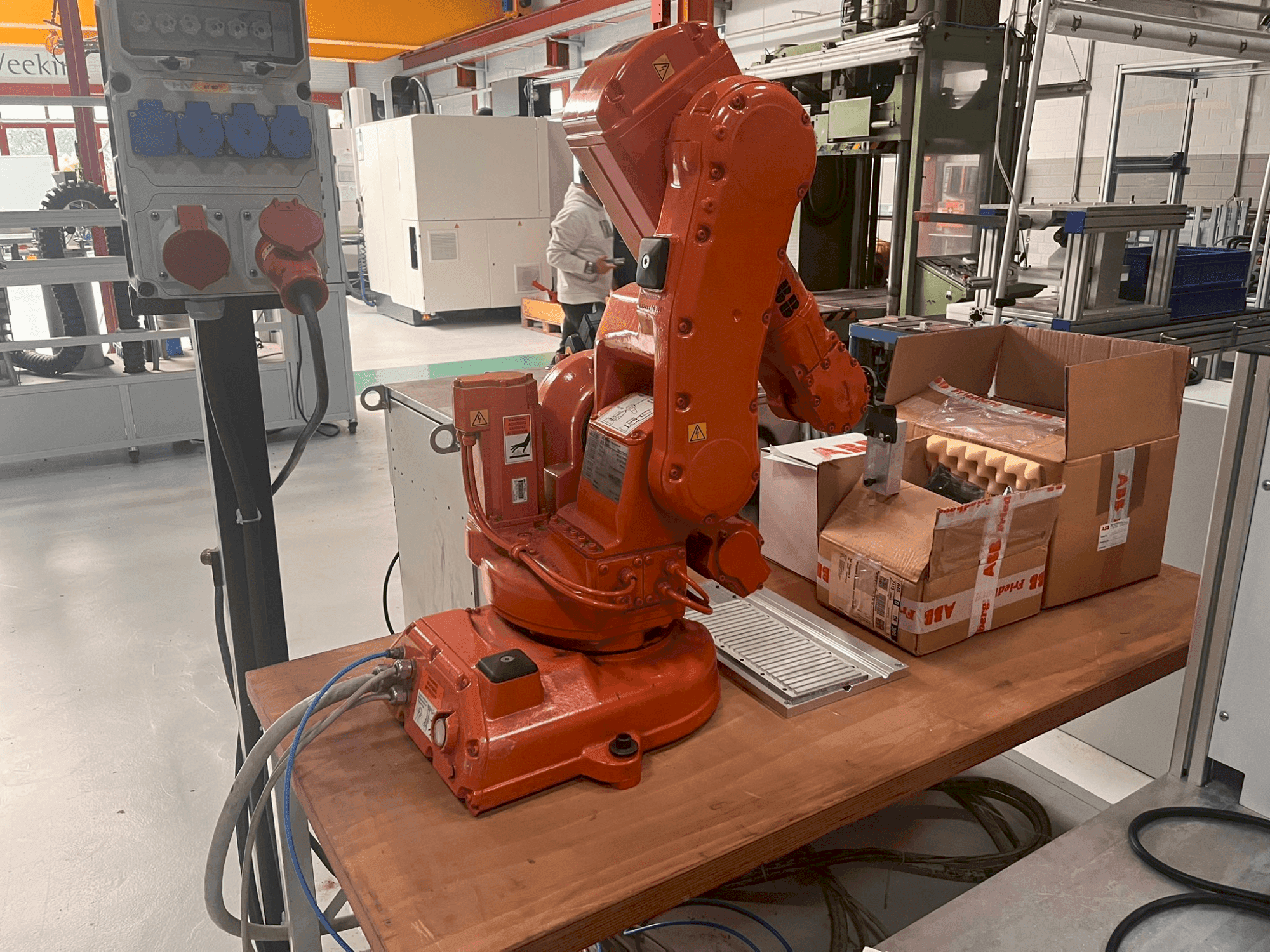 Вид станка ABB IRB 140 M2000 спереди