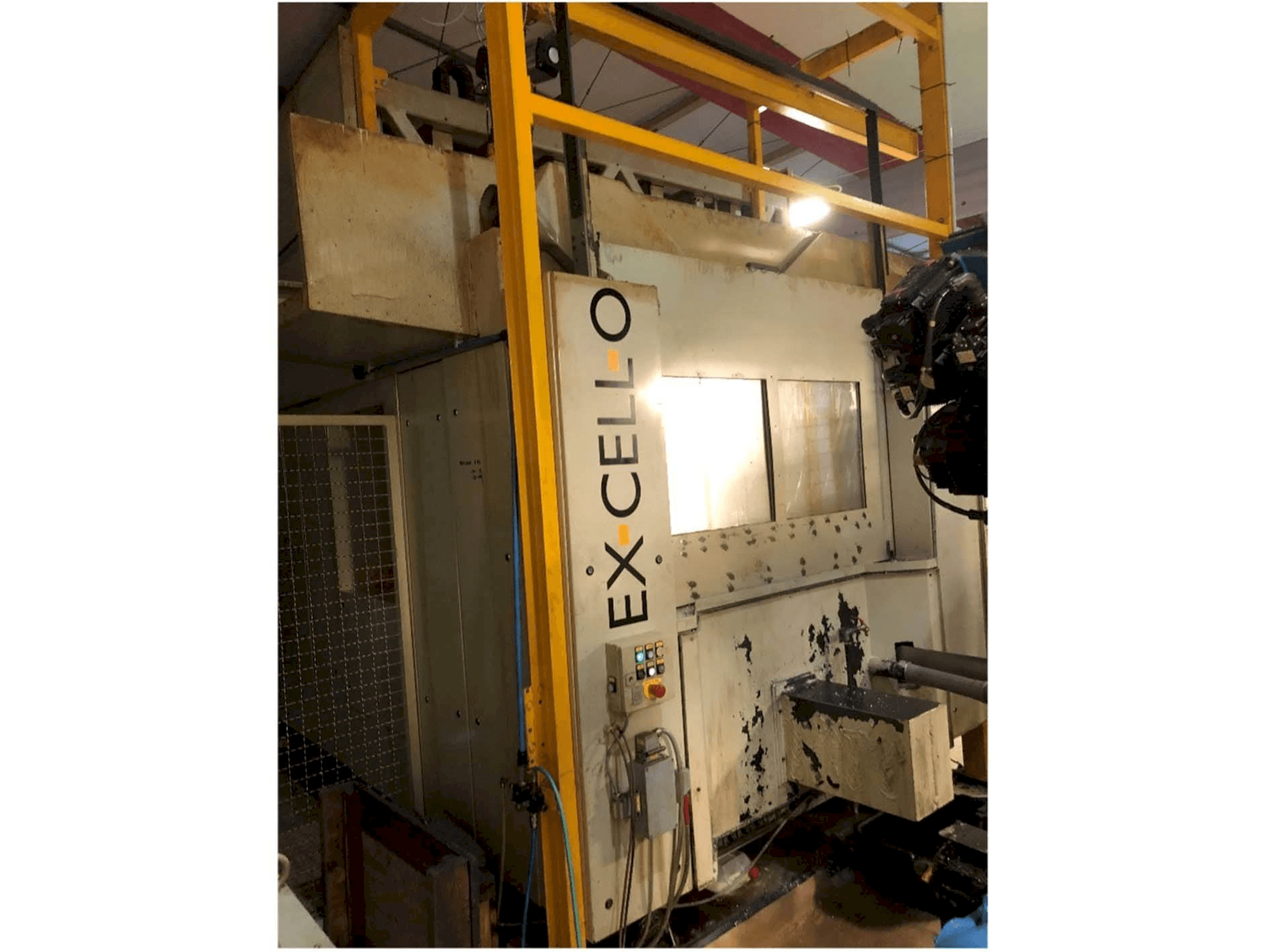 Вид станка EXCELLO XHC 242 спереди