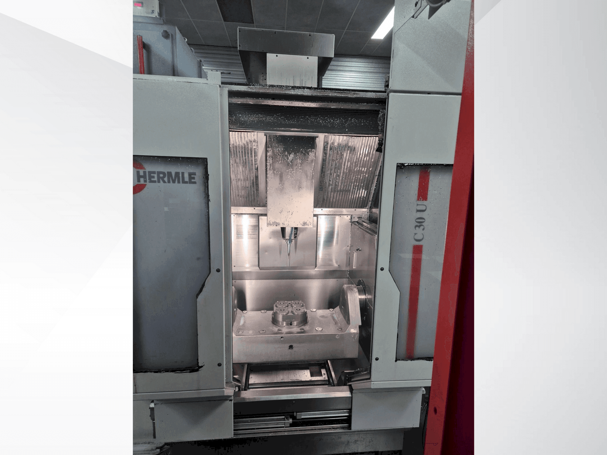 Вид станка HERMLE C30U + RS Automation спереди