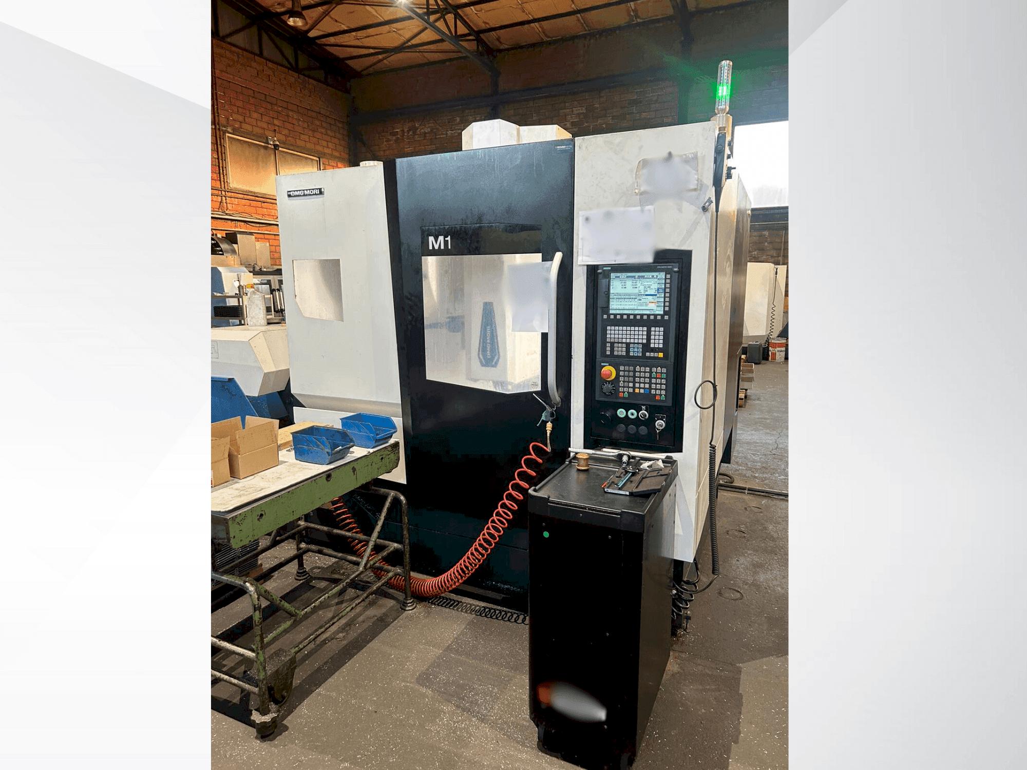 Вид станка DMG MORI M1 PRO спереди