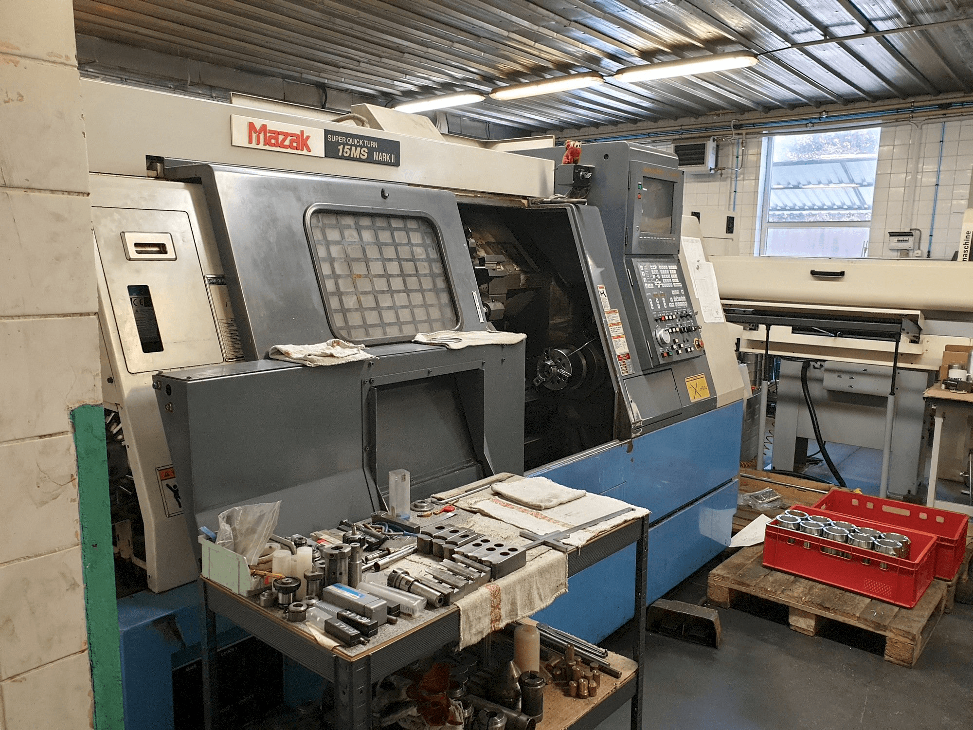 Вид станка Mazak SQT 15MS спереди