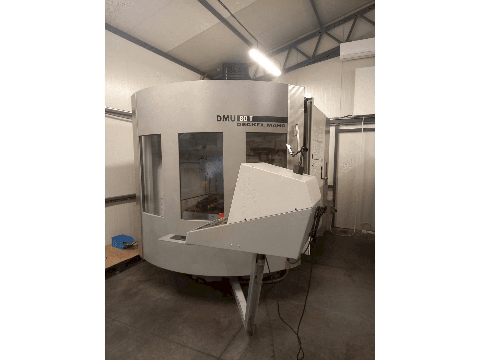 Вид станка DECKEL MAHO DMU 80T спереди
