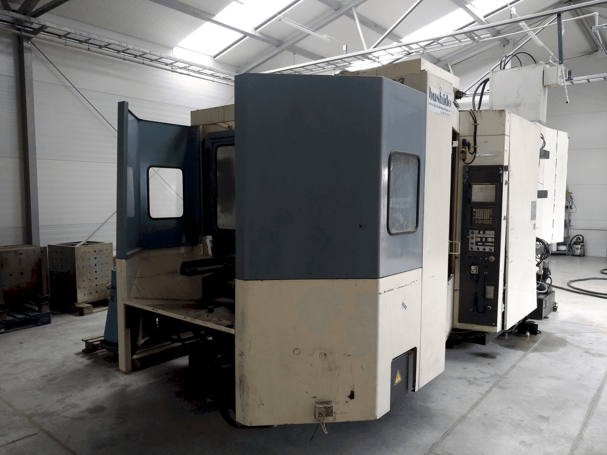 Вид станка Niigata SPN63 спереди