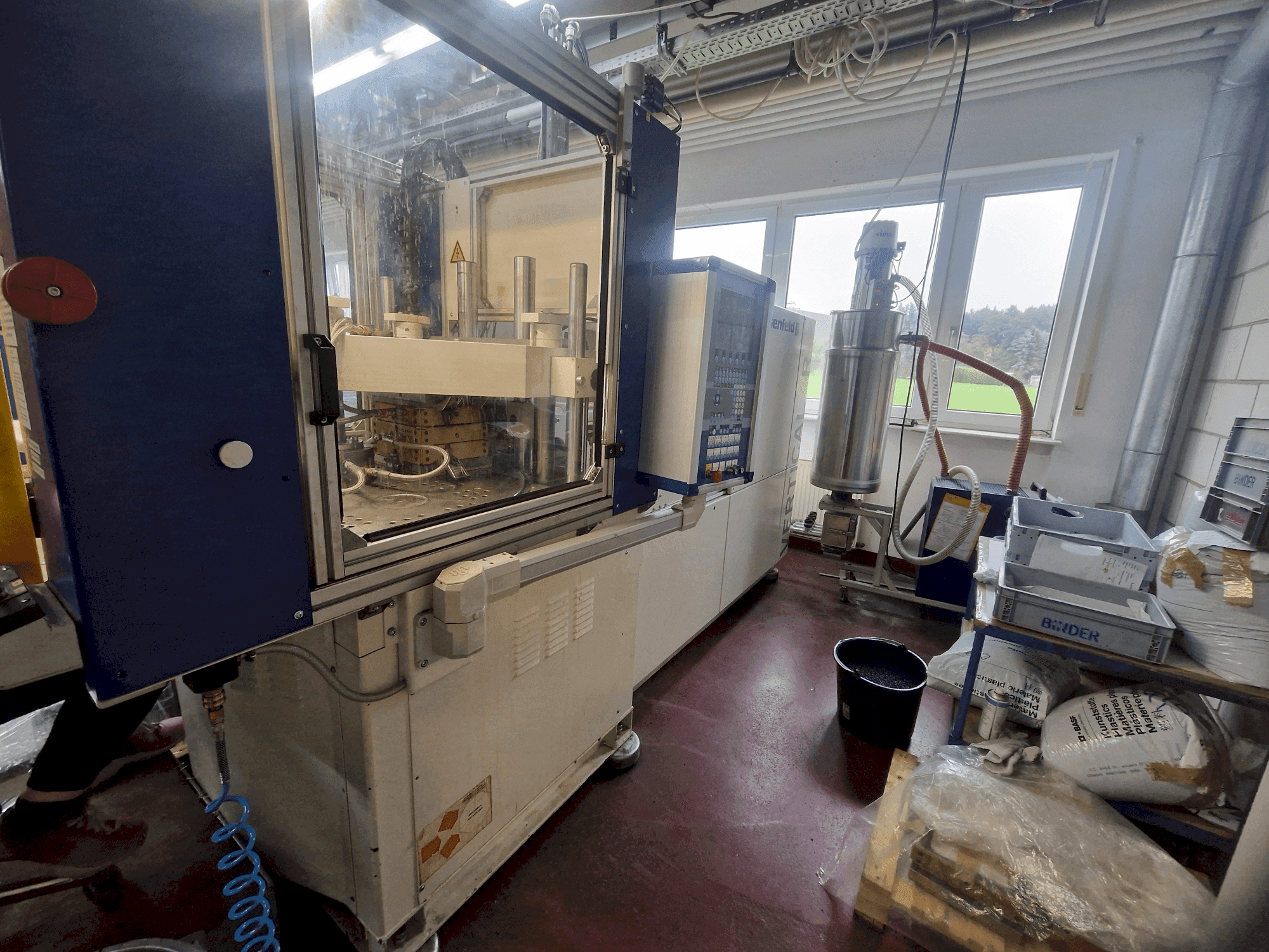 Вид станка Battenfeld Vertical R60 125H (2002) спереди