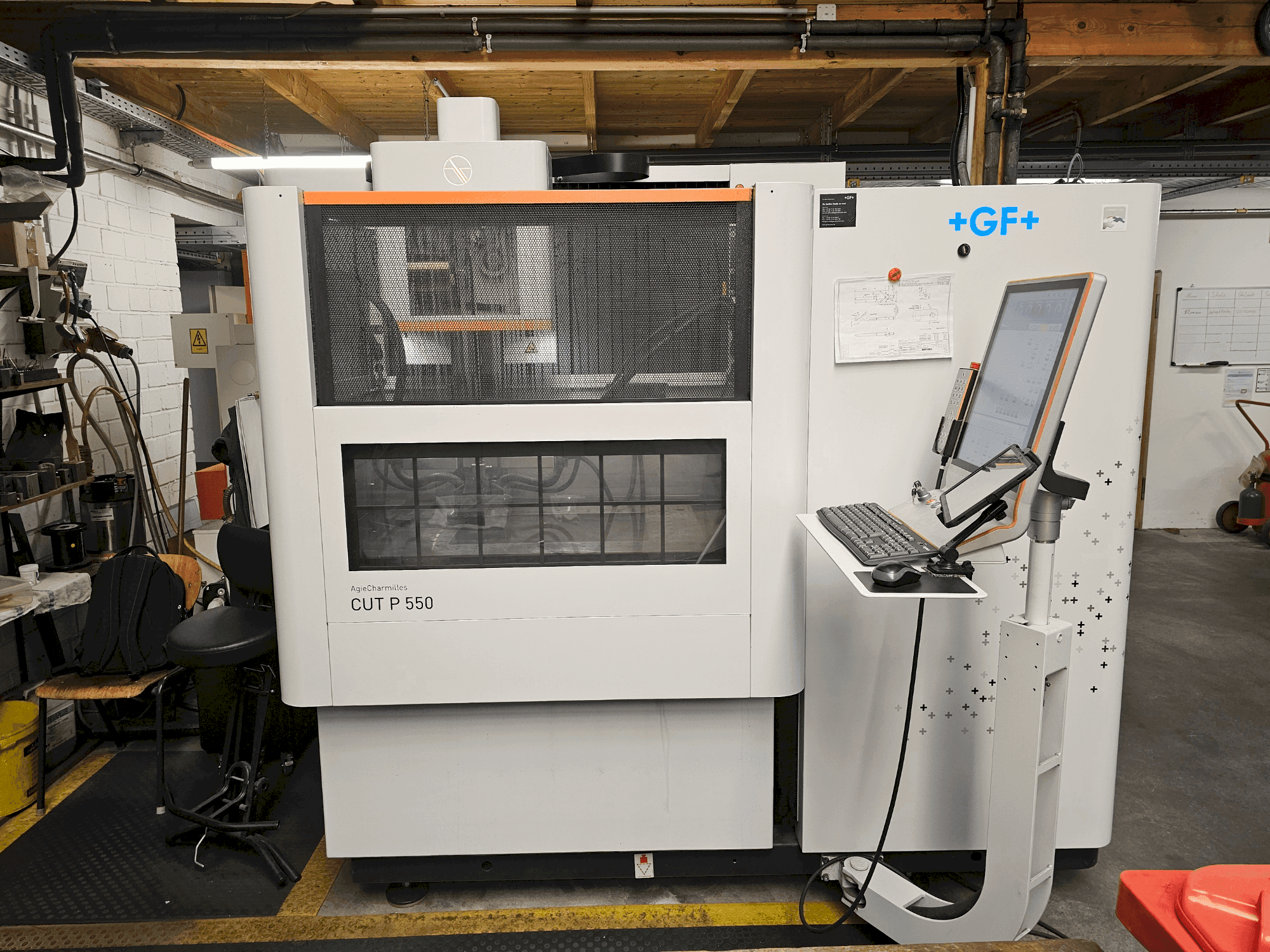 Вид станка AgieCharmilles CUT P 550 спереди