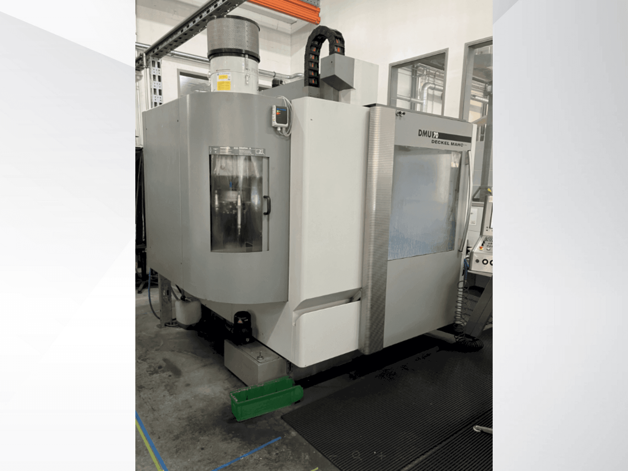 Вид станка DMG DECKEL MAHO DMU 70 спереди