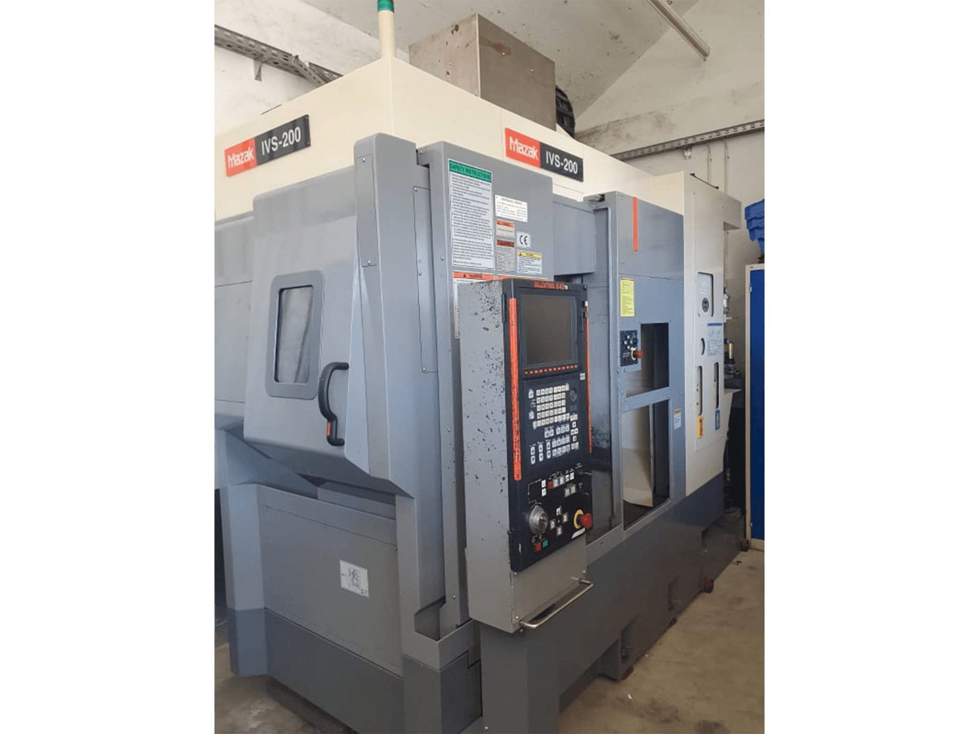 Вид станка Mazak IVS200 спереди