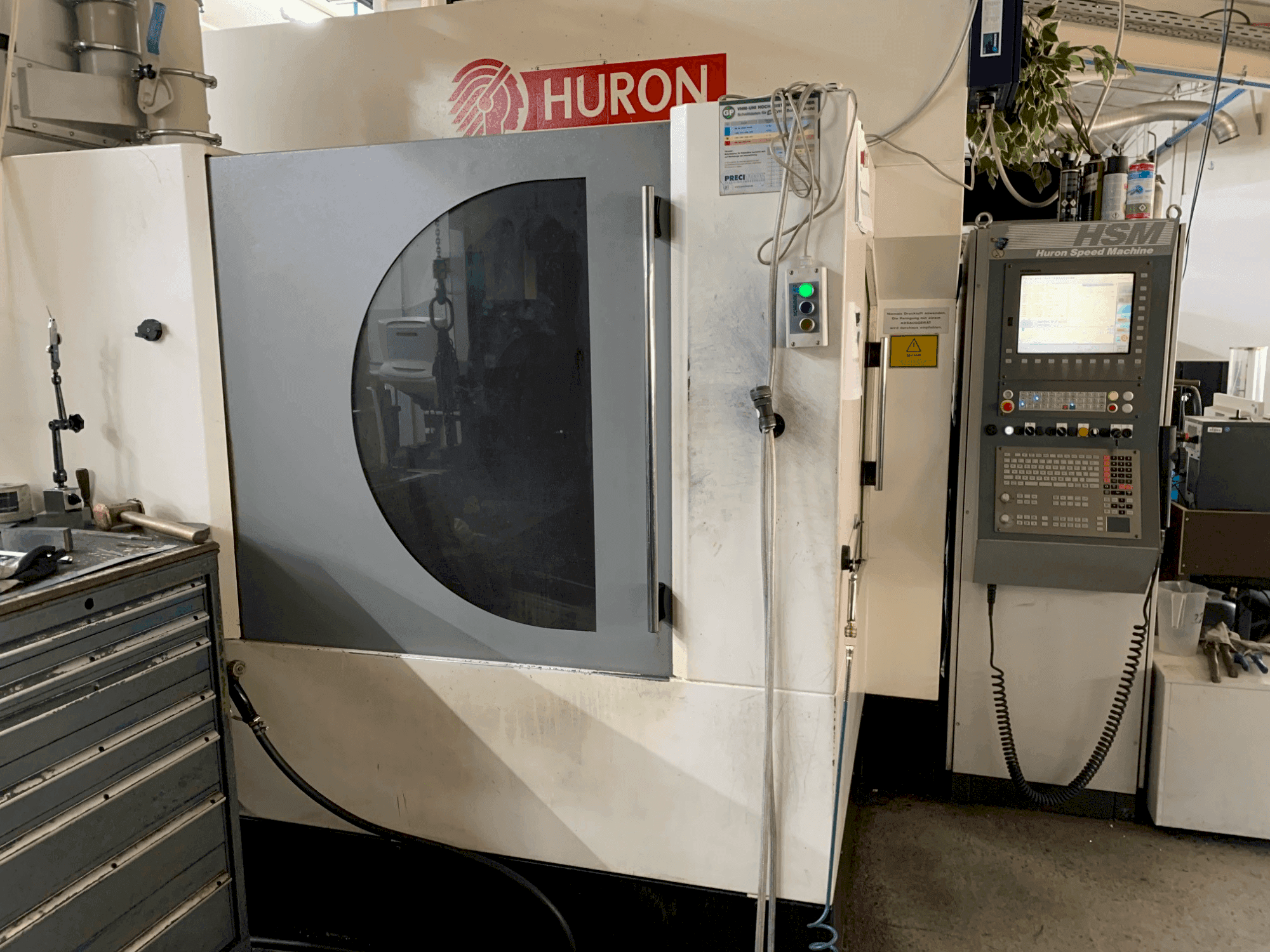 Вид станка Huron K2X10 спереди