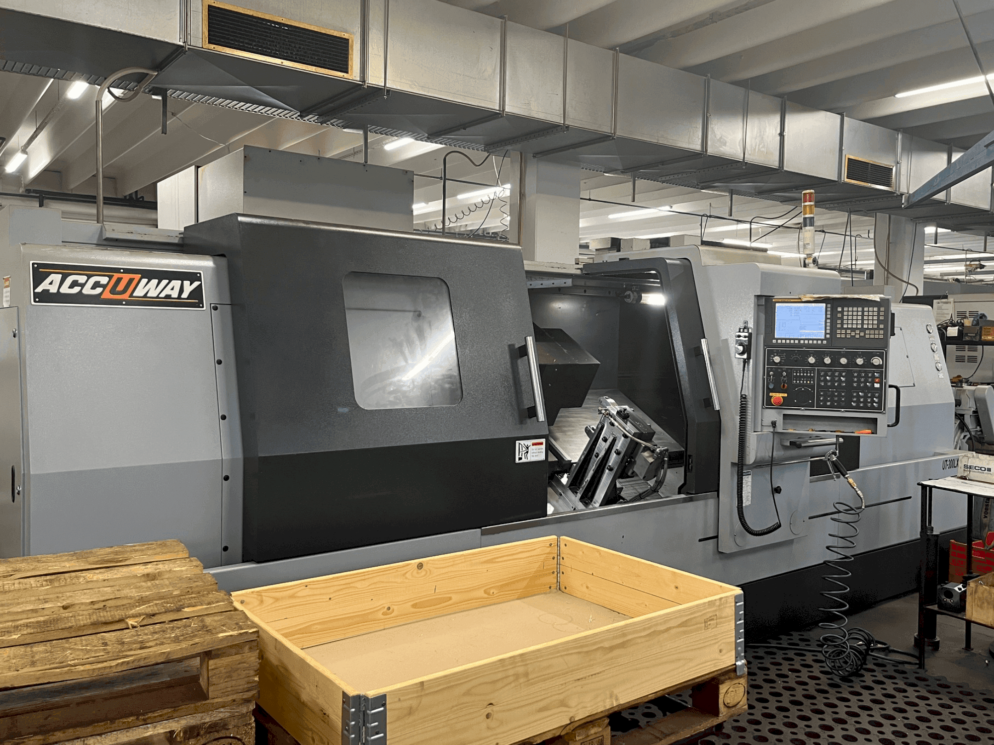 Вид станка ACCUWAY UT-300LX2M спереди