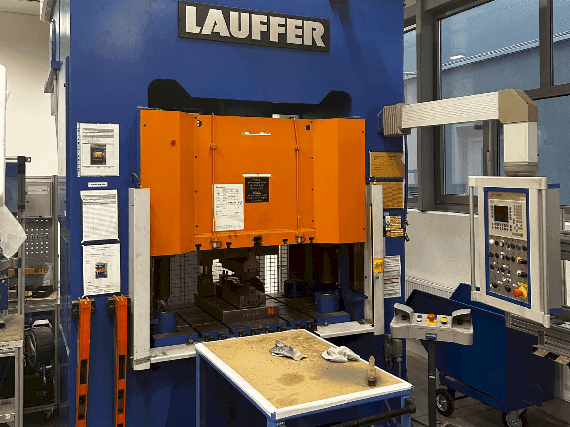 Вид станка LAUFFER DK 200 (2007) спереди