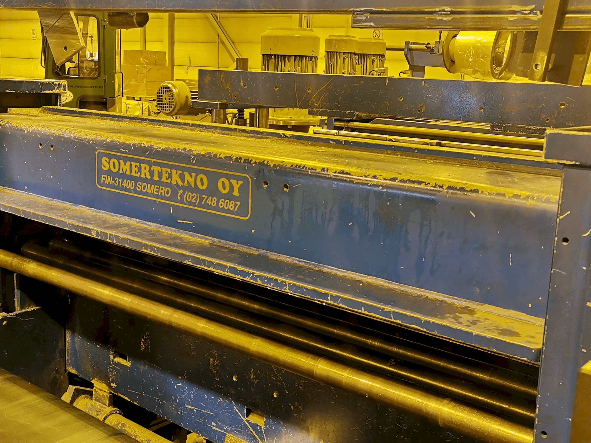 Вид станка SOMERTEKNO OY 2547 спереди