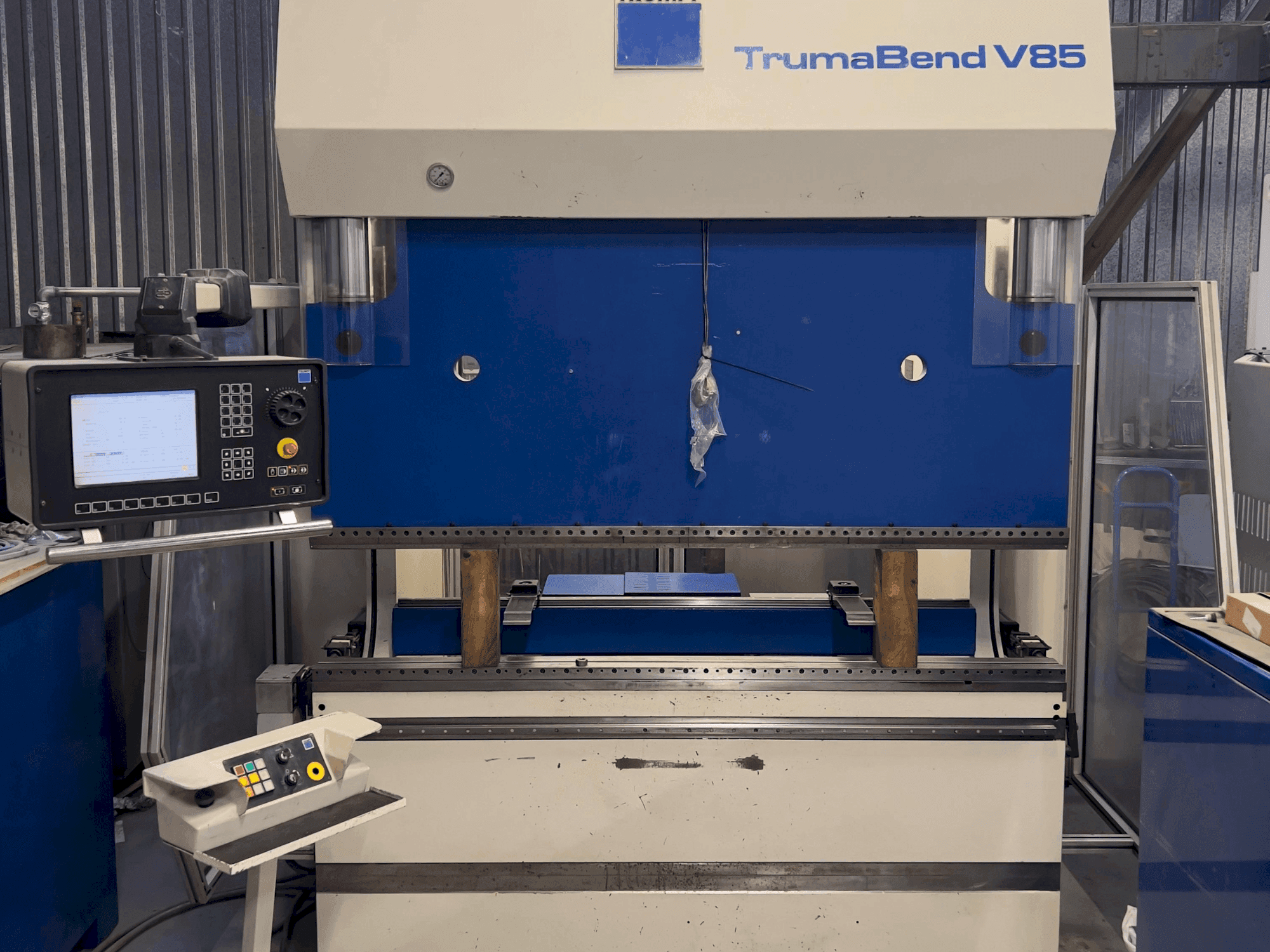 Вид станка TRUMPF TrumaBend V85 спереди
