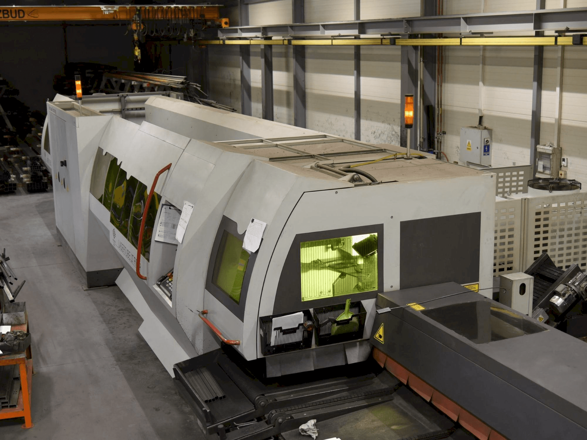 Вид станка BLM ADIGE LaserTube LT Fiber спереди