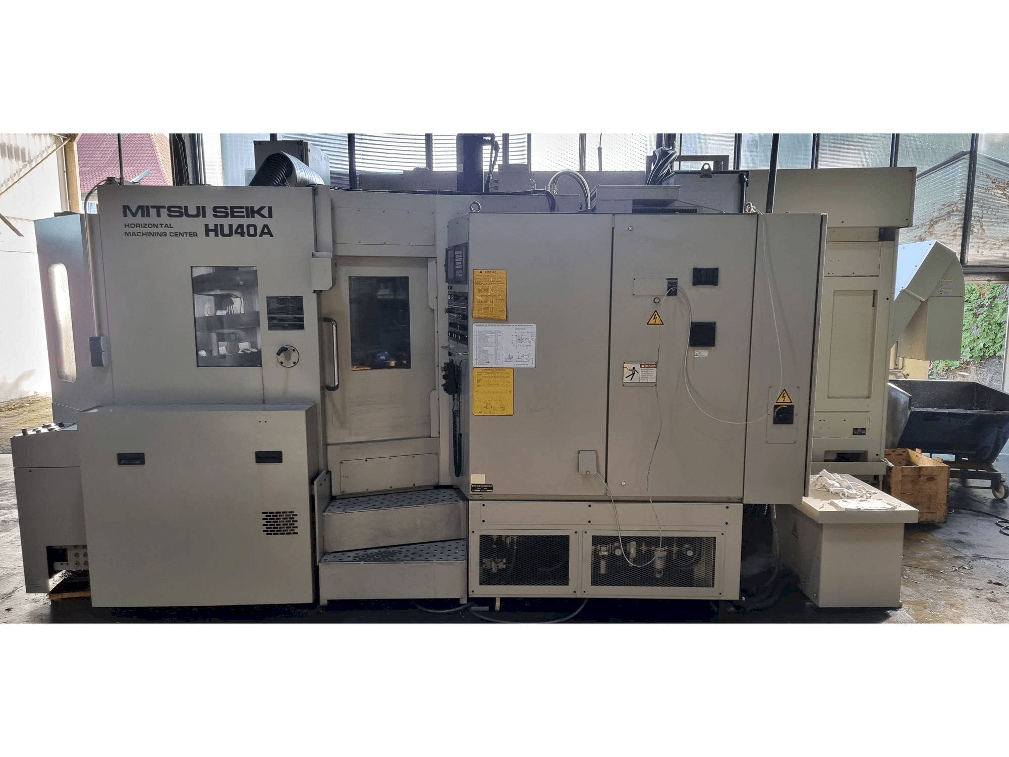 Вид станка Mitsui Seiki HU40A спереди