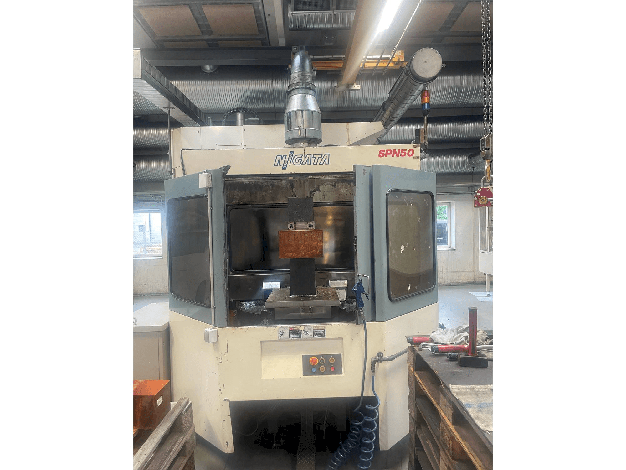 Вид станка Niigata SPN 50 спереди
