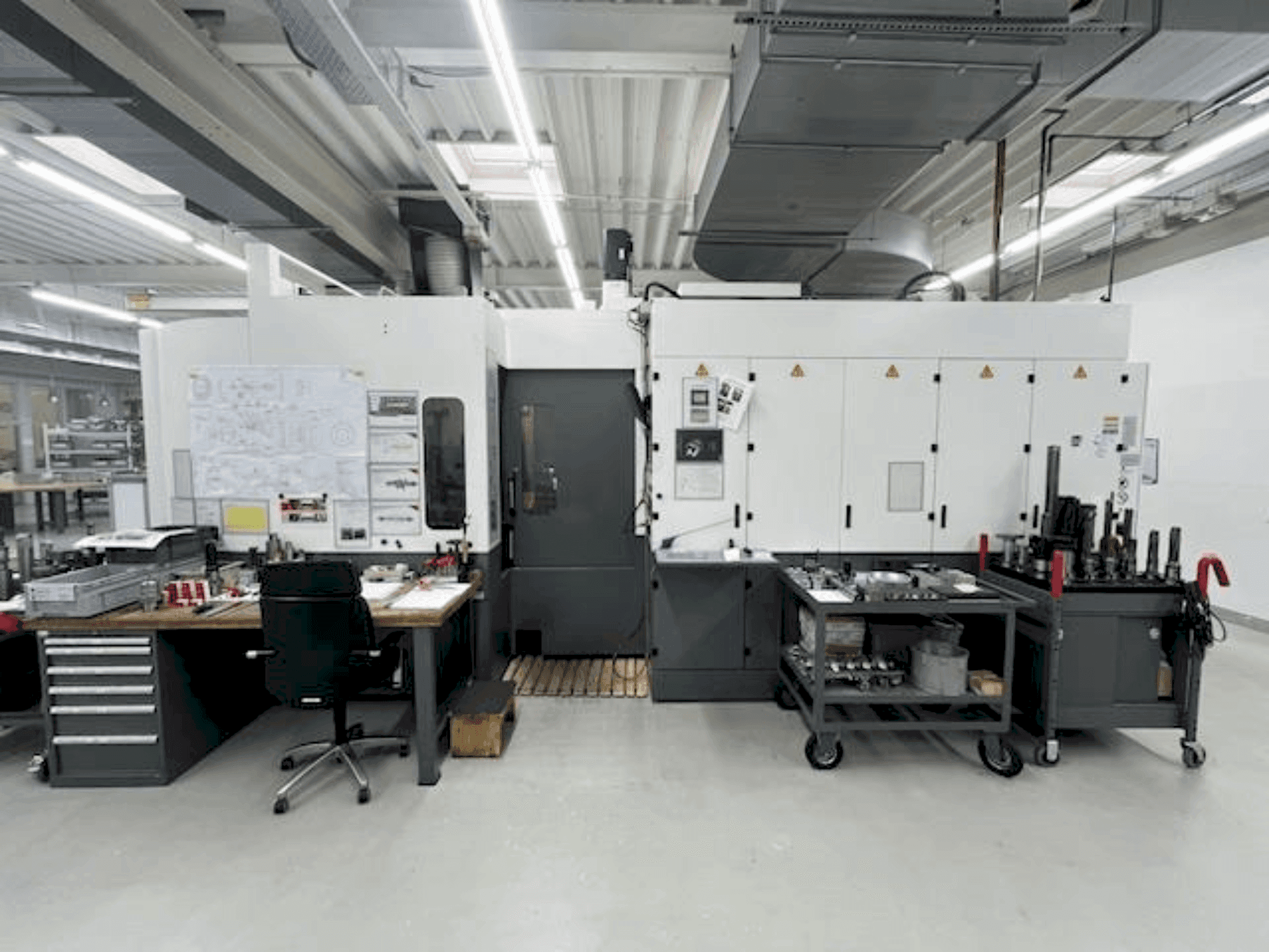 Вид станка HULLER HILLE Nbh 170 спереди