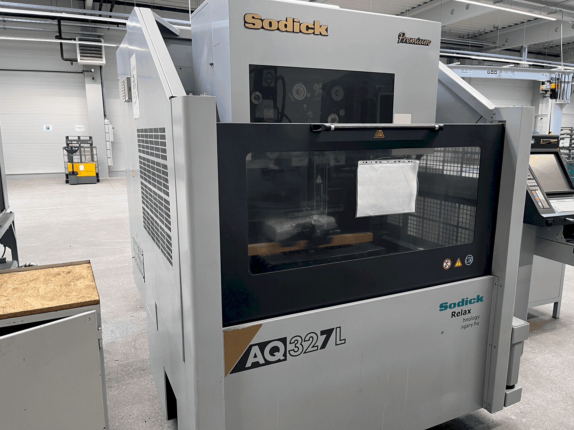 Вид станка Sodick AQ327L спереди