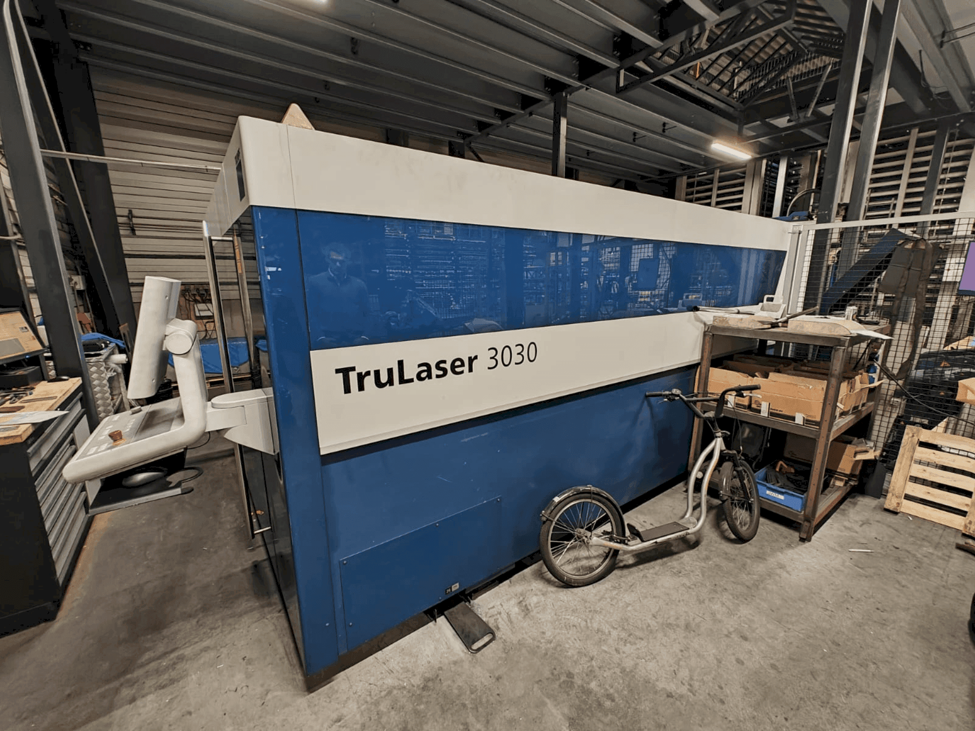 Вид станка TRUMPF TruLaser 3030 Fiber спереди
