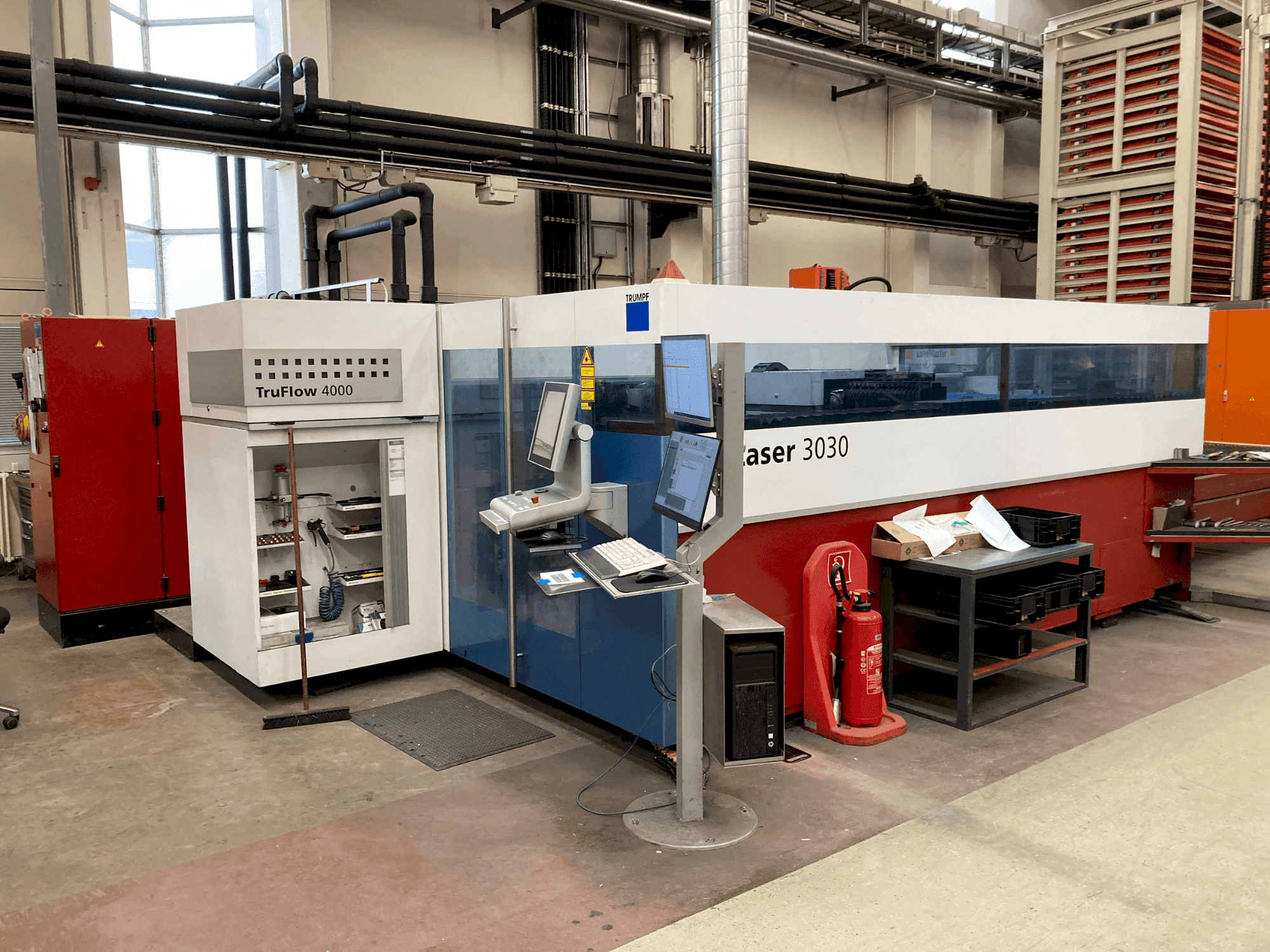 Вид станка TRUMPF TruLaser 3030 спереди