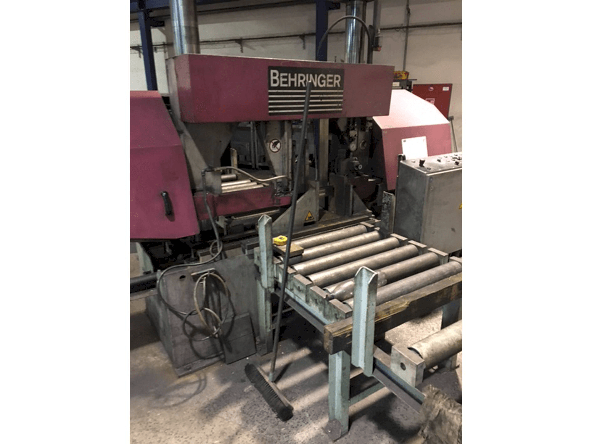 Вид станка Behringer HBP 530 спереди