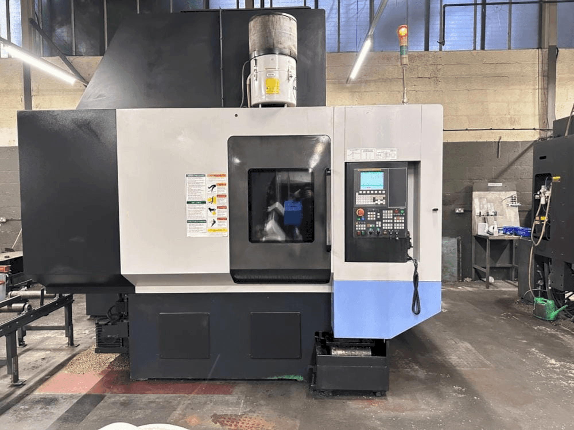 Вид станка DOOSAN VC-510 спереди