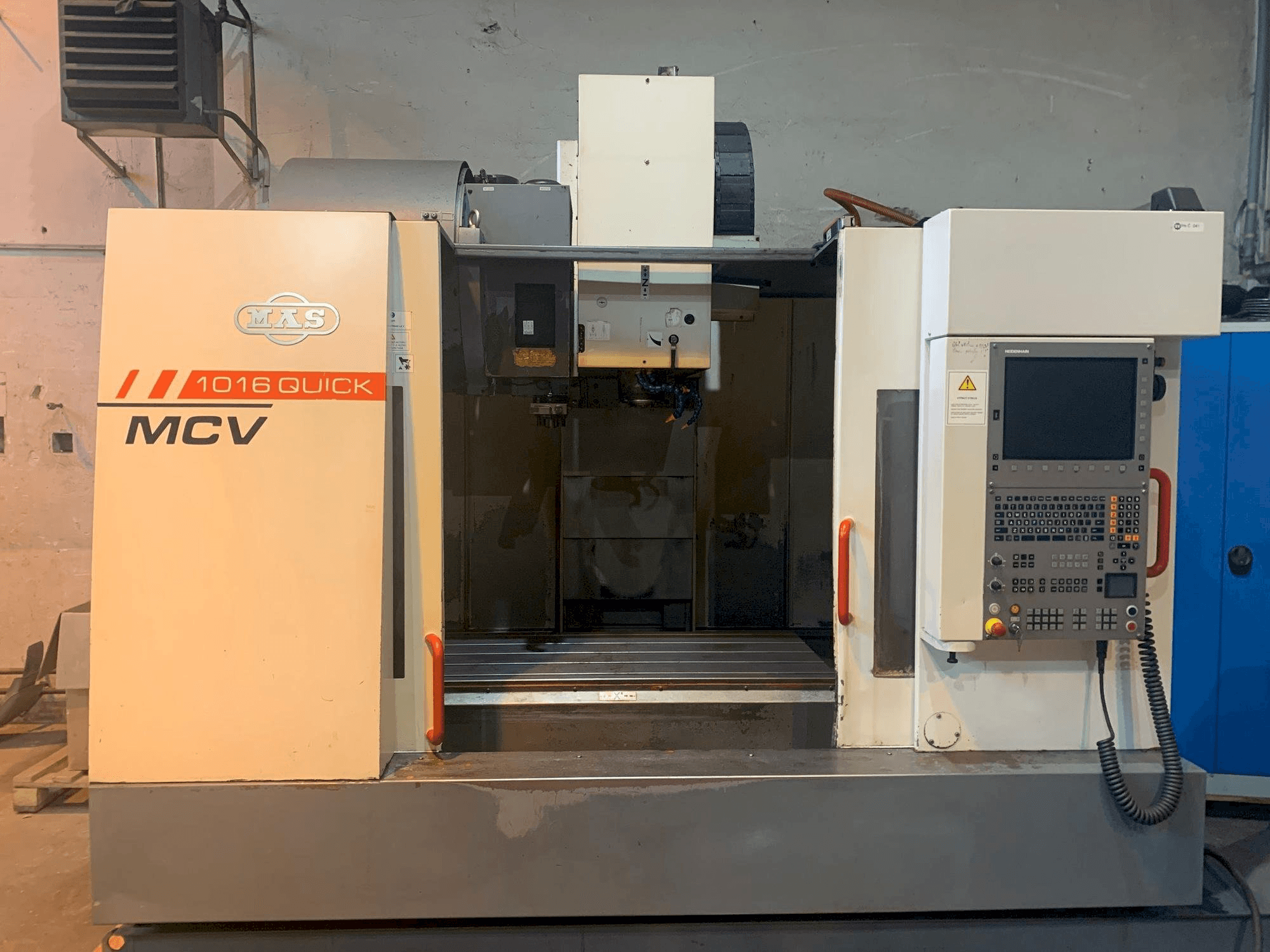 Вид станка KOVOSVIT MAS MCV 1016 QUICK спереди