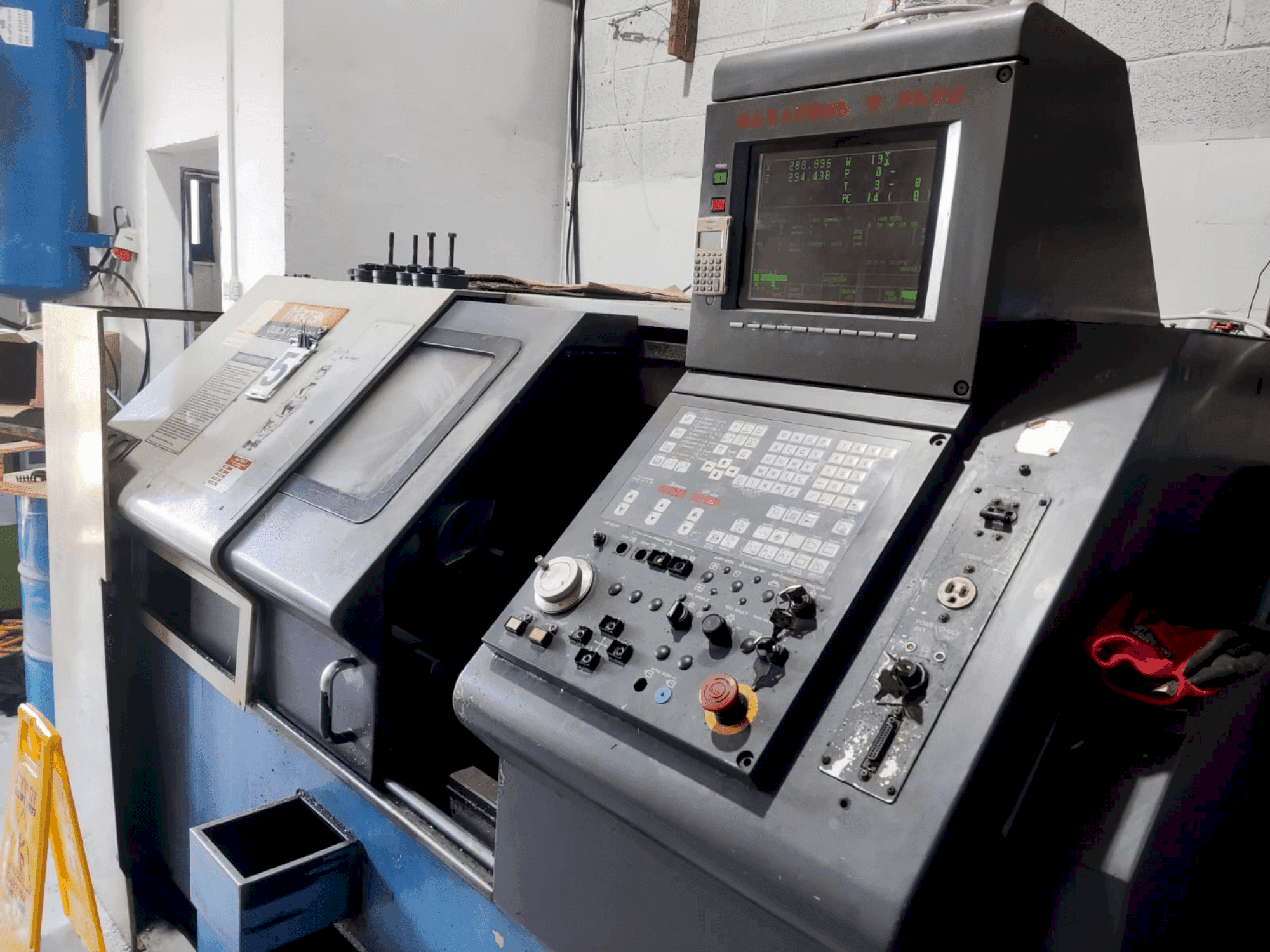 Вид станка Mazak Quick Turn 20 (1996) спереди
