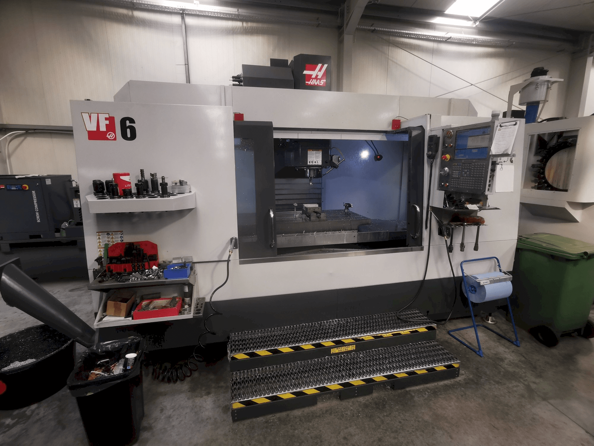 Вид станка HAAS VF-6/40 спереди