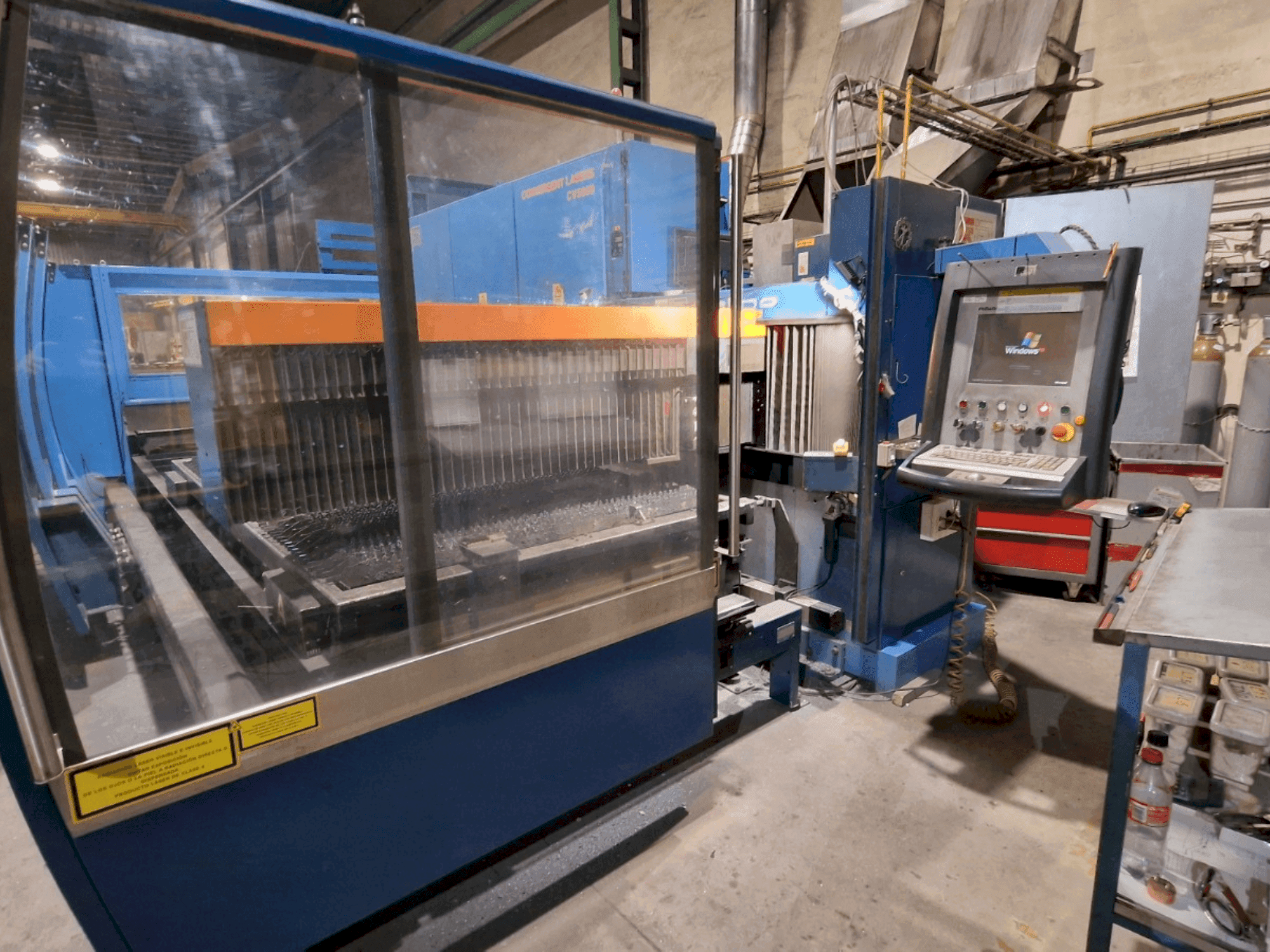 Вид станка Prima Industrie PLATINO 1530 спереди